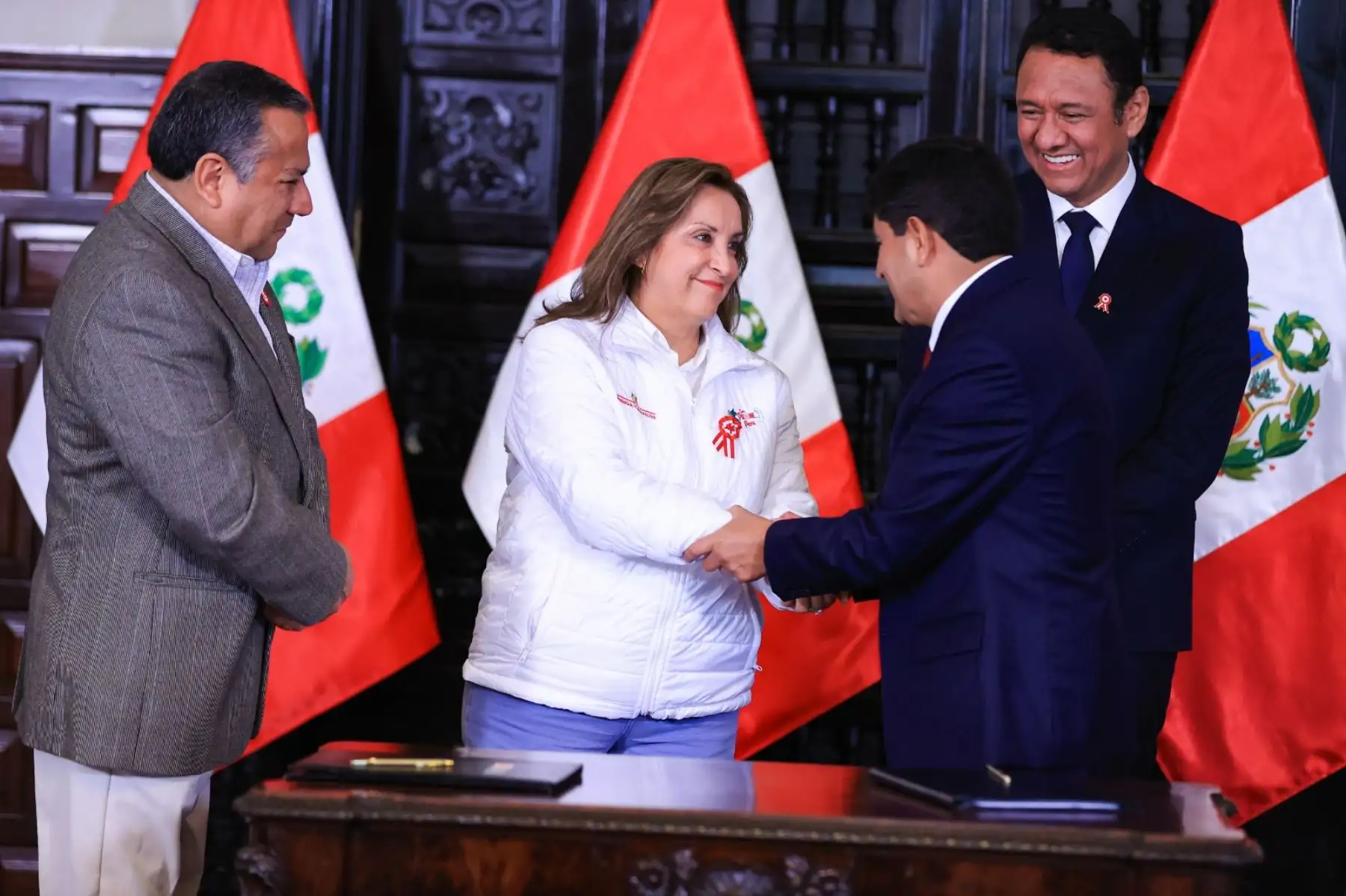 La presidenta Dina Boluarte participa en la ceremonia de suscripción de convenio para la transferencia del proyecto Majes Siguas al Gobierno central. Foto: ANDINA/Prensa Presidencia