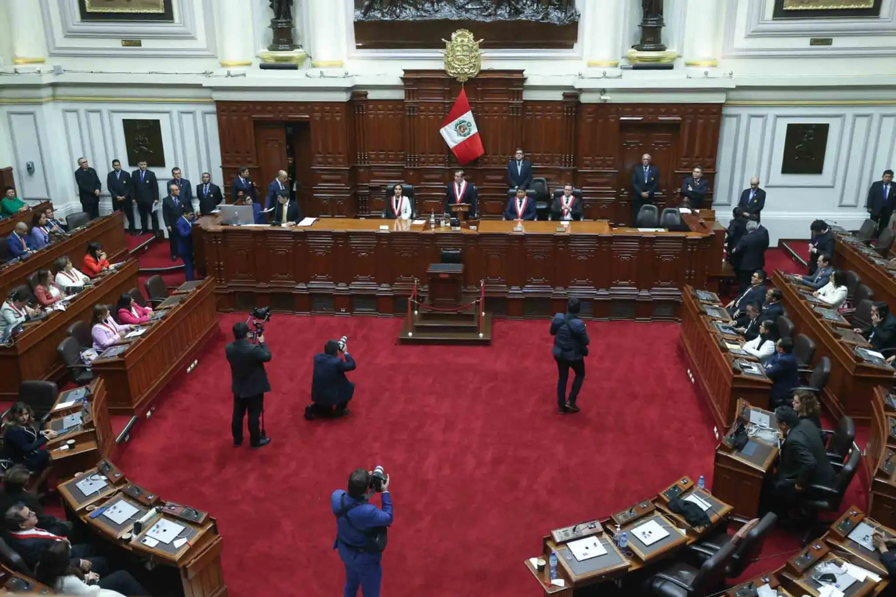 El congresista Eduardo Salhuana Cavides, de la bancada Alianza para el Progreso (APP), fue electo presidente del Parlamento durante el periodo anual de sesiones 2024-2025.
Salhuana lideró la lista N.° 1, integrada, ademas, por Patricia Juárez, en la primera vicepresidencia; Waldemar Cerrón, en la segunda vicepresidencia, y Alejandro Cavero, en la tercera vicepresidencia, obtuvo 95 votos. Foto: ANDINA/ Juan Carlos Guzmán