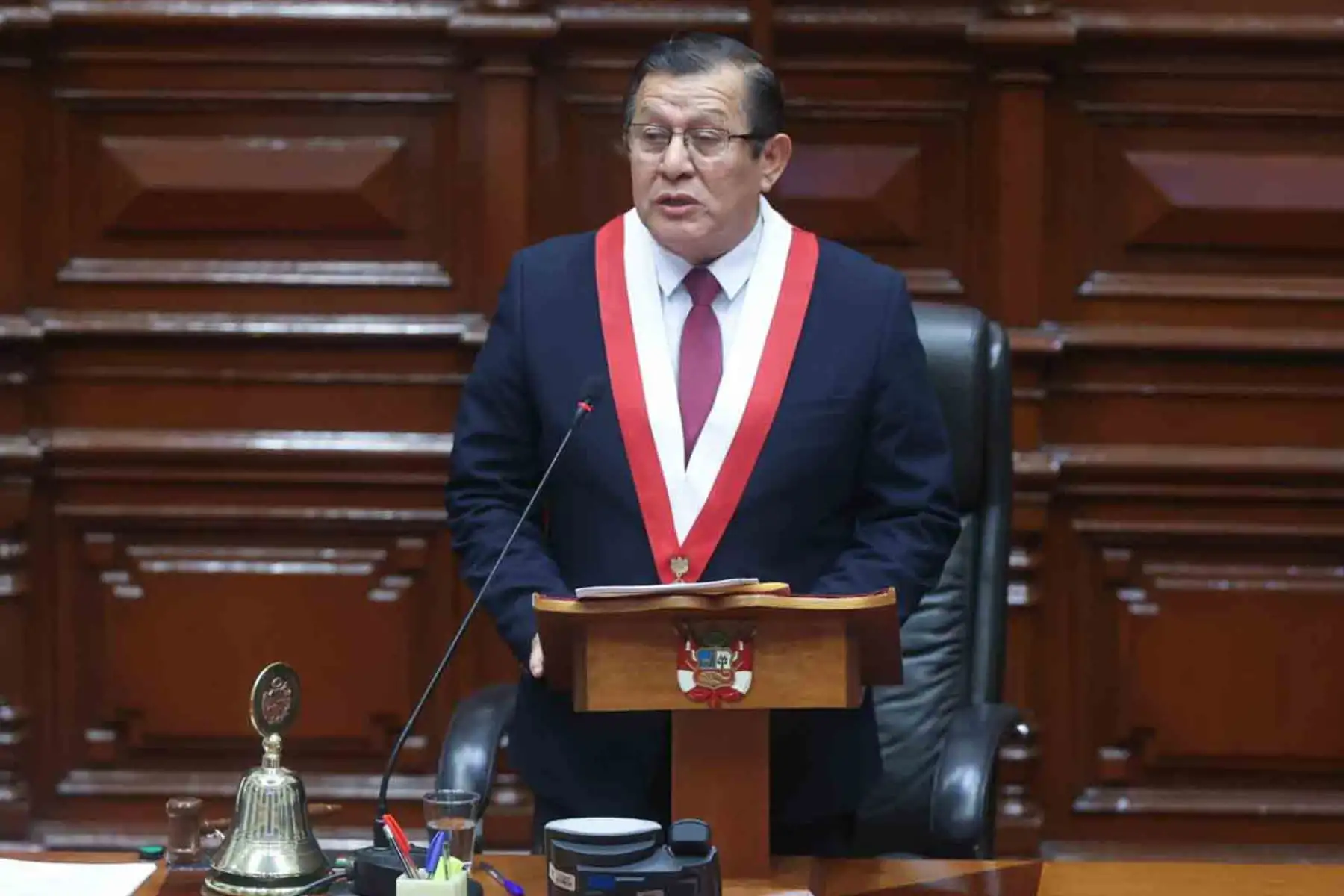 El congresista Eduardo Salhuana Cavides, de la bancada Alianza para el Progreso (APP), fue electo presidente del Parlamento durante el periodo anual de sesiones 2024-2025.
Salhuana lideró la lista N.° 1, integrada, ademas, por Patricia Juárez, en la primera vicepresidencia; Waldemar Cerrón, en la segunda vicepresidencia, y Alejandro Cavero, en la tercera vicepresidencia, obtuvo 95 votos. Foto: ANDINA/ Juan Carlos Guzmán