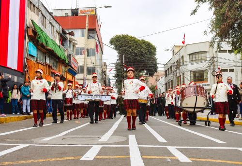 El desfile escolar fue una de las actividades que se realizaron en la ciudad de Huacho como parte de las actividades por el 203° aniversario de la Independencia de Perú.