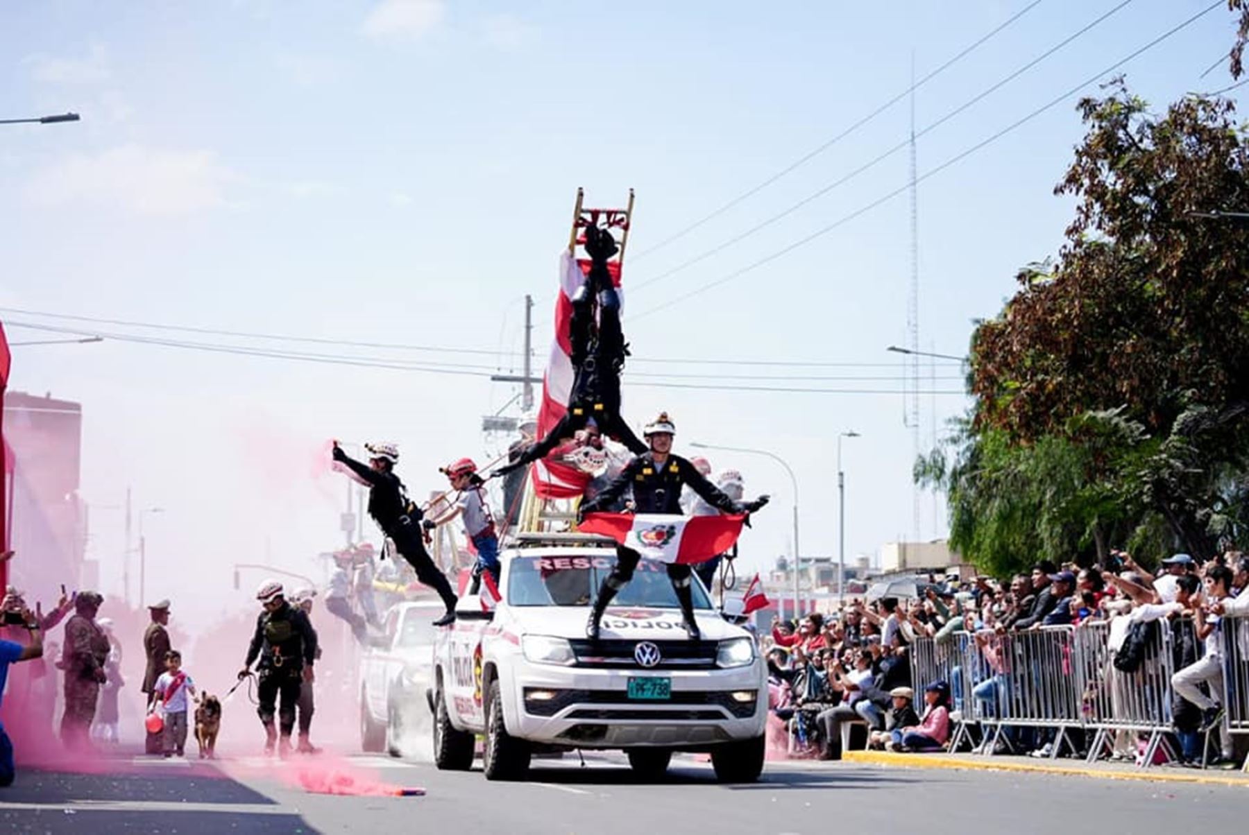 La avenida Juan Pablo II, en el cercado de la ciudad de Trujillo, fue el escenario de la Parada Cívico-Militar por el aniversario patrio. Foto: ANDINA/Cortesía Luis Puell