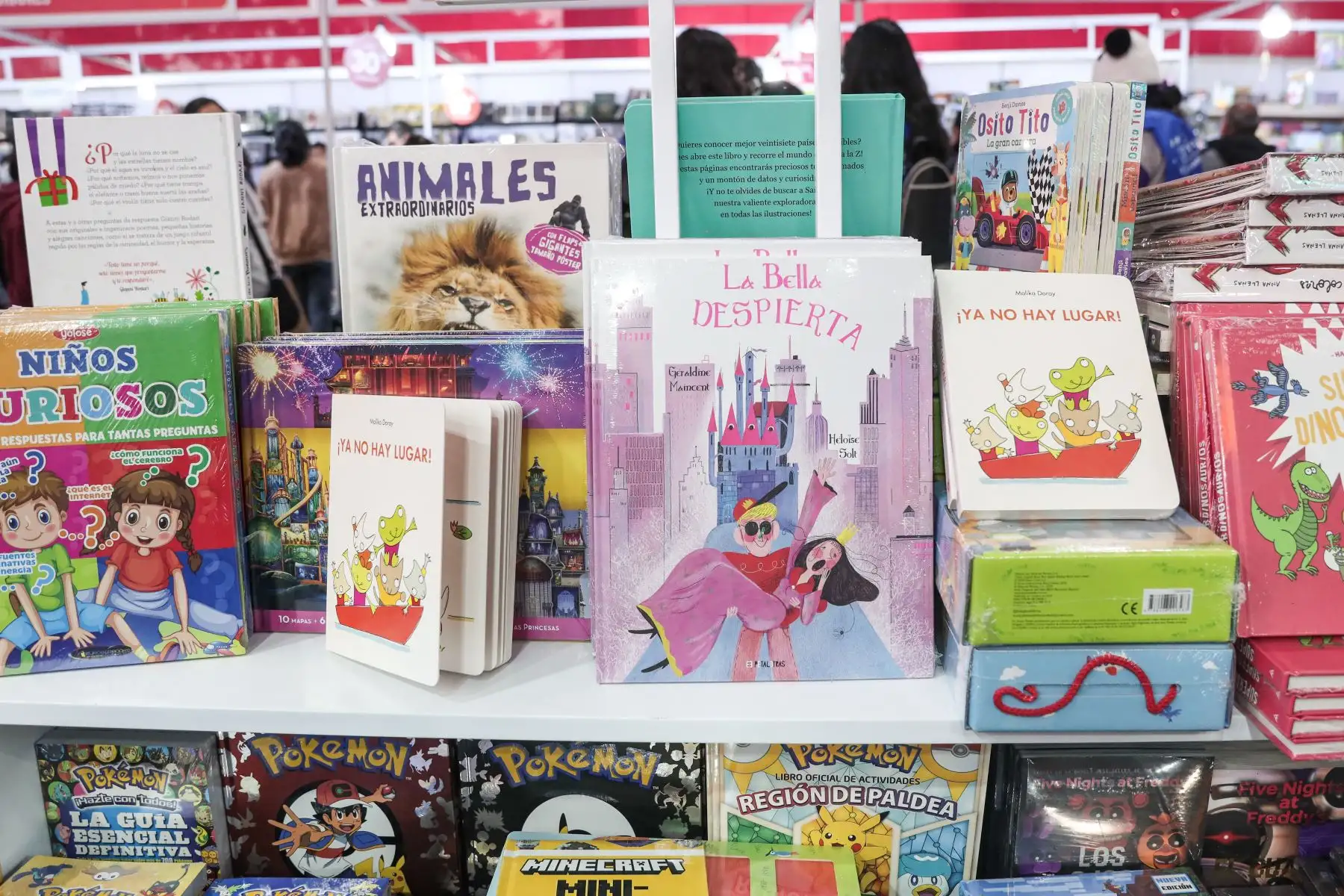 Libros de distintos géneros están a disposición de los más pequeños del hogar. Foto: ANDINA/ Connie Calderón