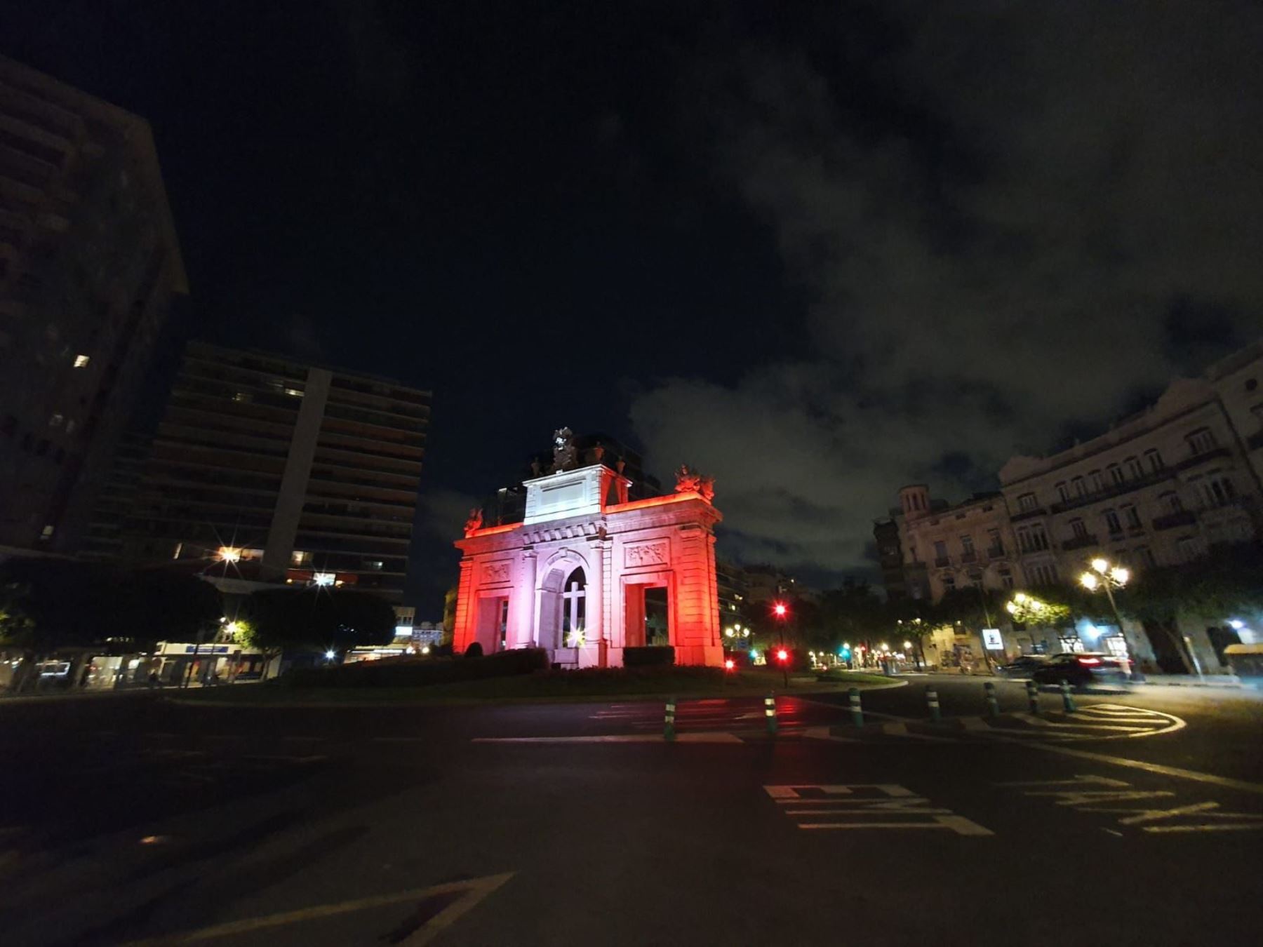 Espacios importante de Valencia, en España, se iluminará de rojo y blanco este domingo 28 de julio. Foto: Consulado del Perú en Valencia