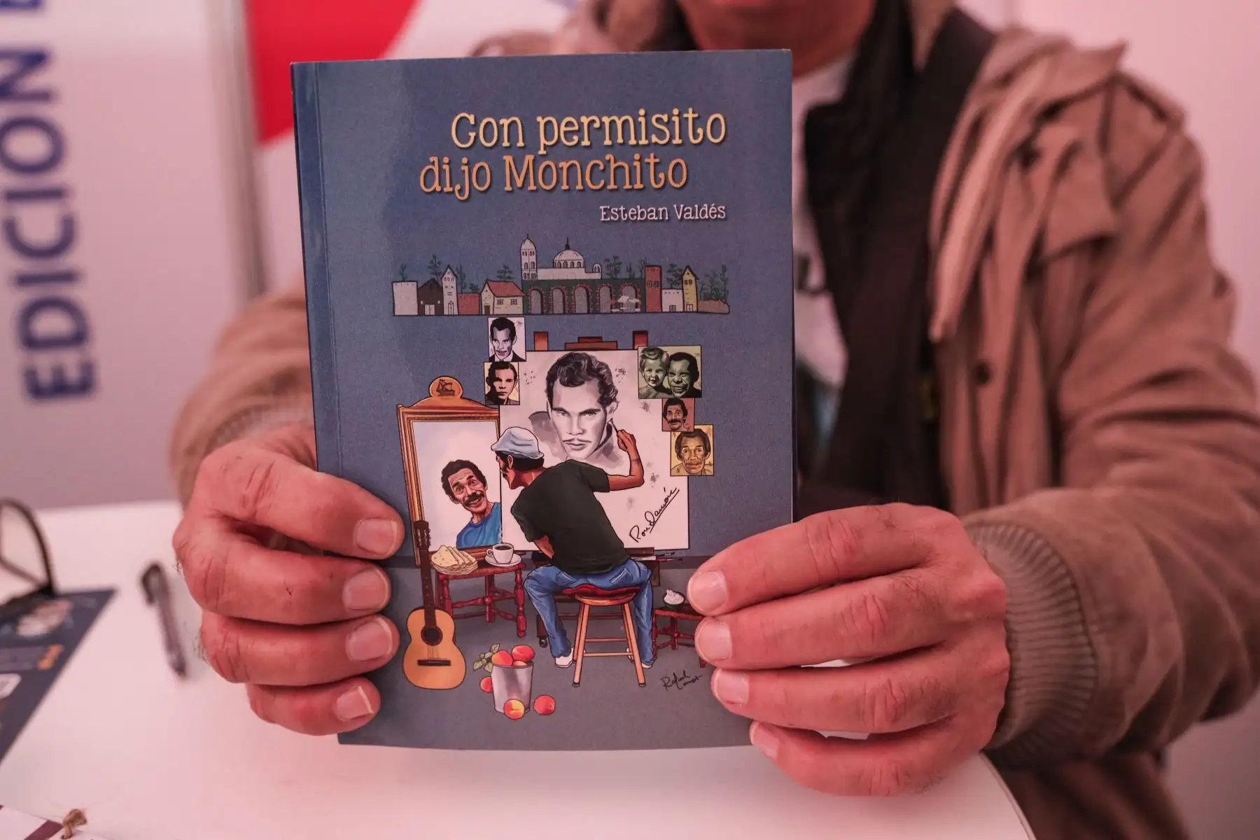 Esteban Valdés, hijo del querido “Don Ramón”, presenta su libro “Con permisito dijo Monchito”, el cual conmemora la trayectoria artística de su padre. Foto: ANDINA/ Connie Calderon