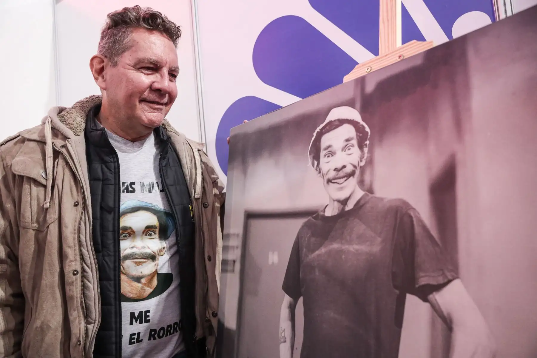 Esteban Valdés, hijo del querido “Don Ramón”, presenta su libro “Con permisito dijo Monchito”, el cual conmemora la trayectoria artística de su padre. Foto: ANDINA/ Connie Calderon