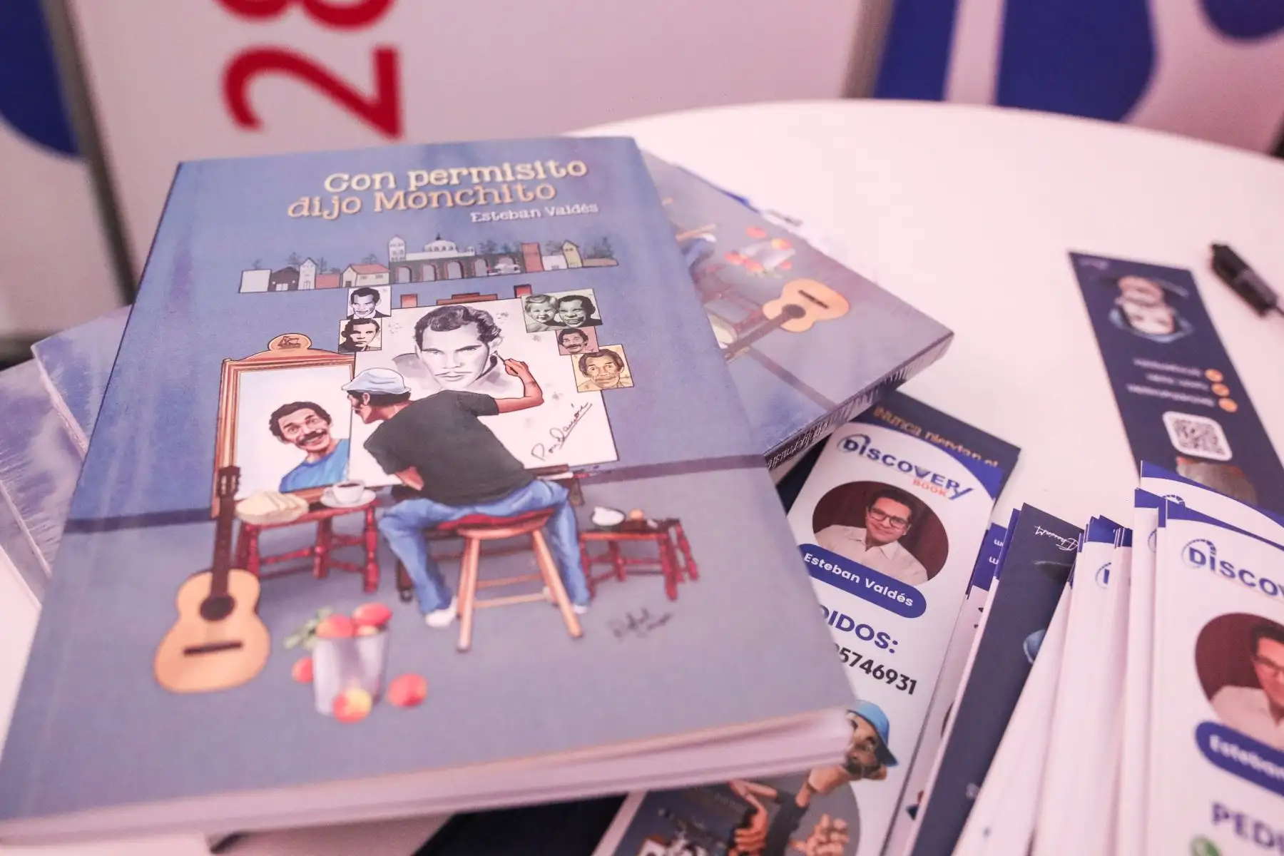 Esteban Valdés, hijo del querido “Don Ramón”, presenta su libro “Con permisito dijo Monchito”, el cual conmemora la trayectoria artística de su padre. Foto: ANDINA/ Connie Calderon
