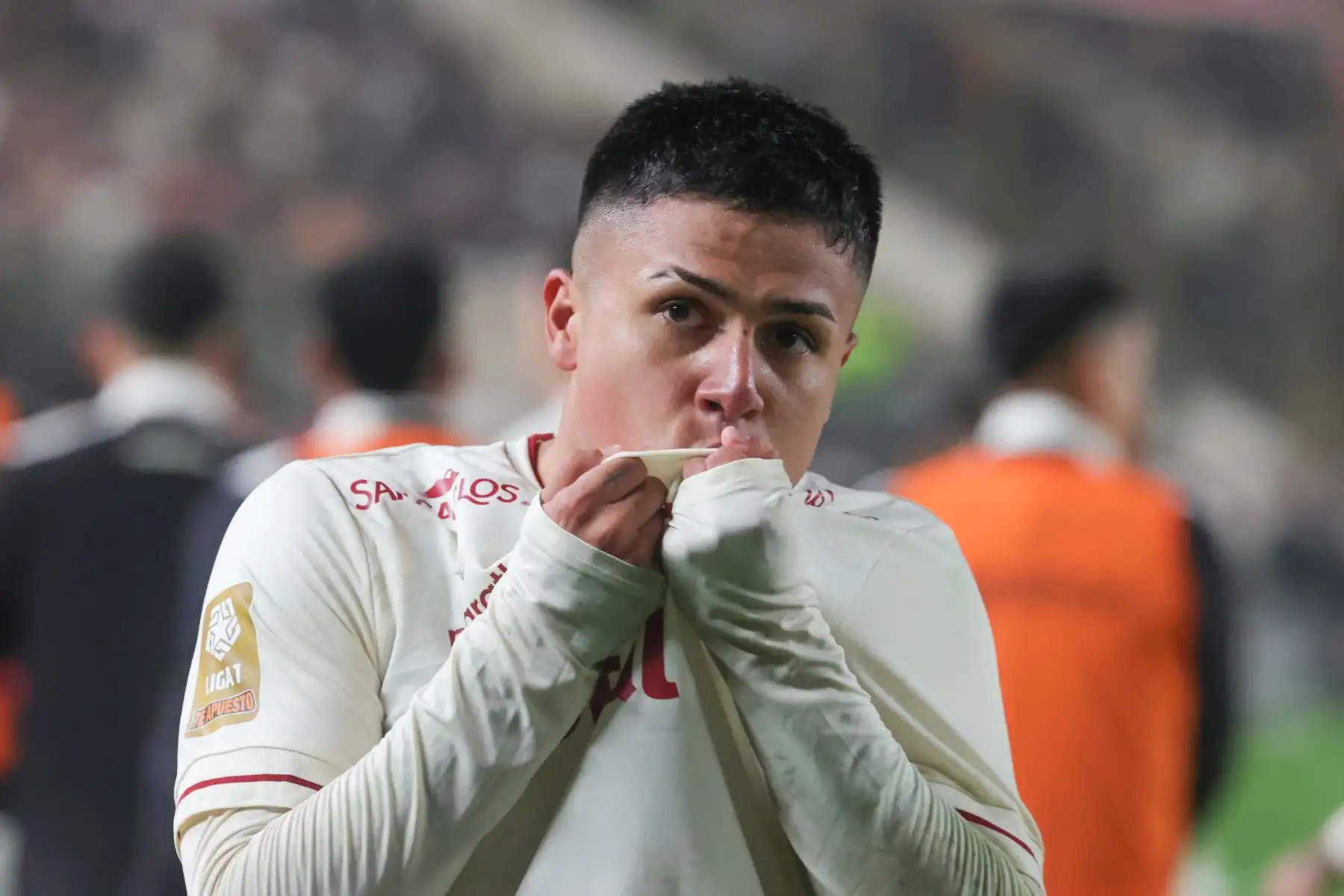 Jairo Concha celebra el segundo gol de su equipo con el que finalmente le da la victoria a Universitario. Foto: ANDINA/Melina Mejía