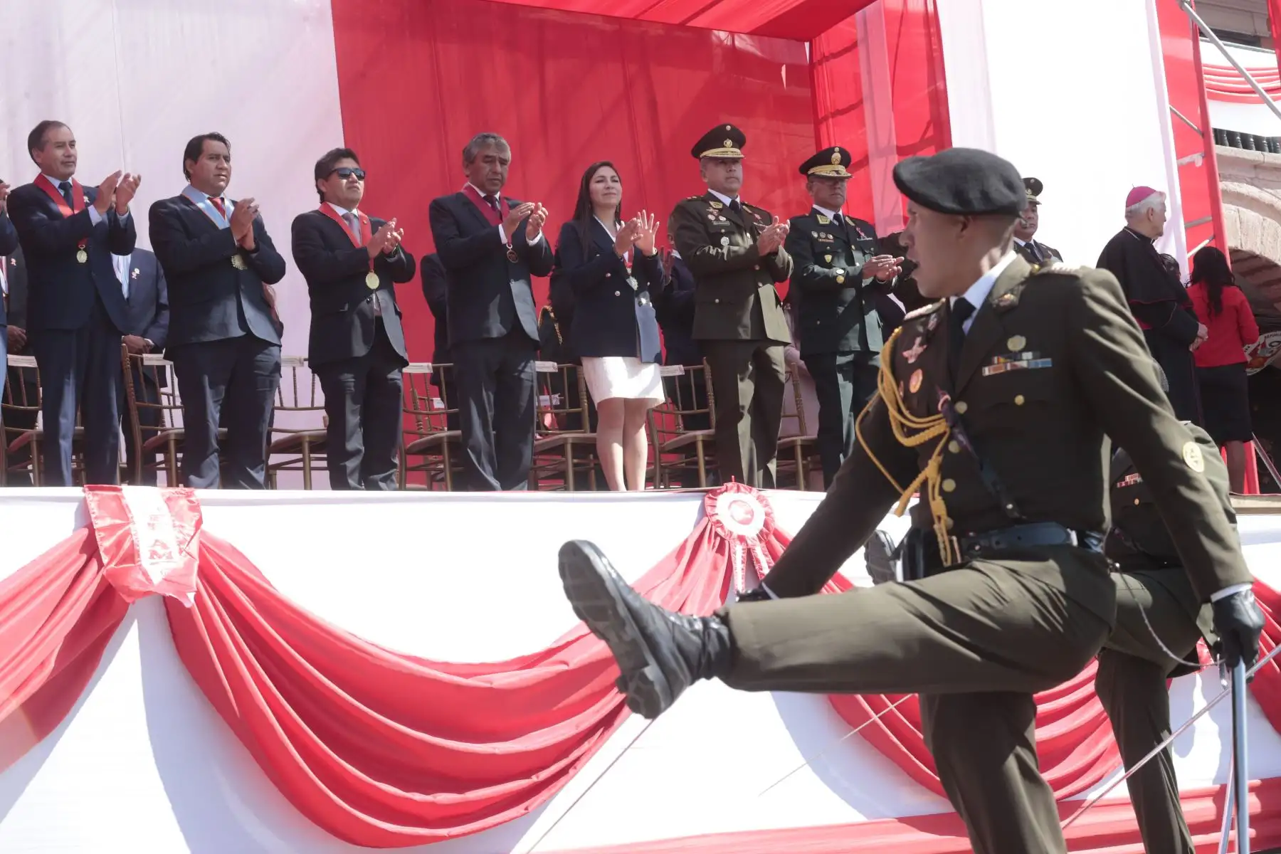 Desfile patriótico al Bicentenario, se inicio con los Colegios ganadores, Instituciones Públicas y la fuerza Armada en Ayacucho. Foto: ANDINA/Vidal Tarqui