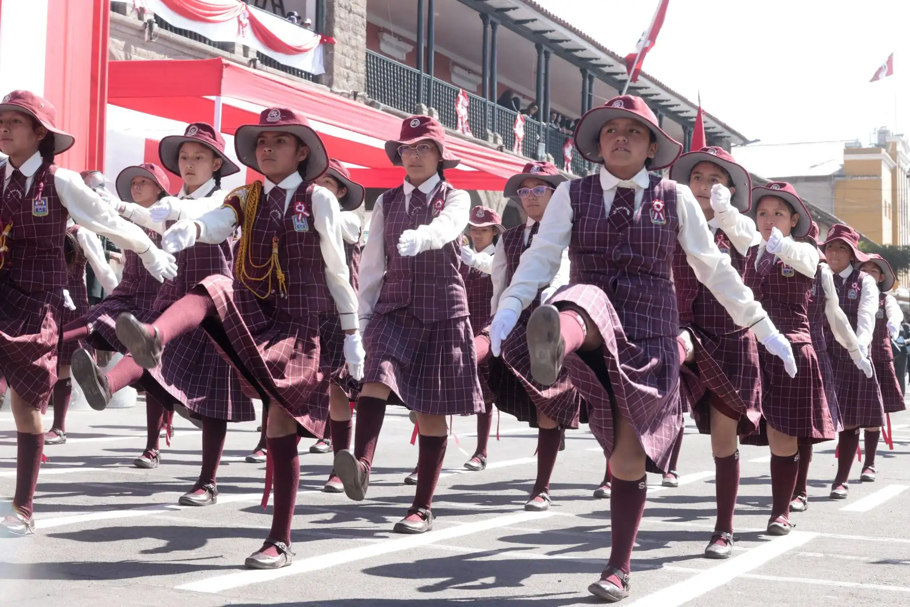 Desfile patriótico al Bicentenario, se inicio con los Colegios ganadores, Instituciones Públicas y la fuerza Armada en Ayacucho. Foto: ANDINA/Vidal Tarqui