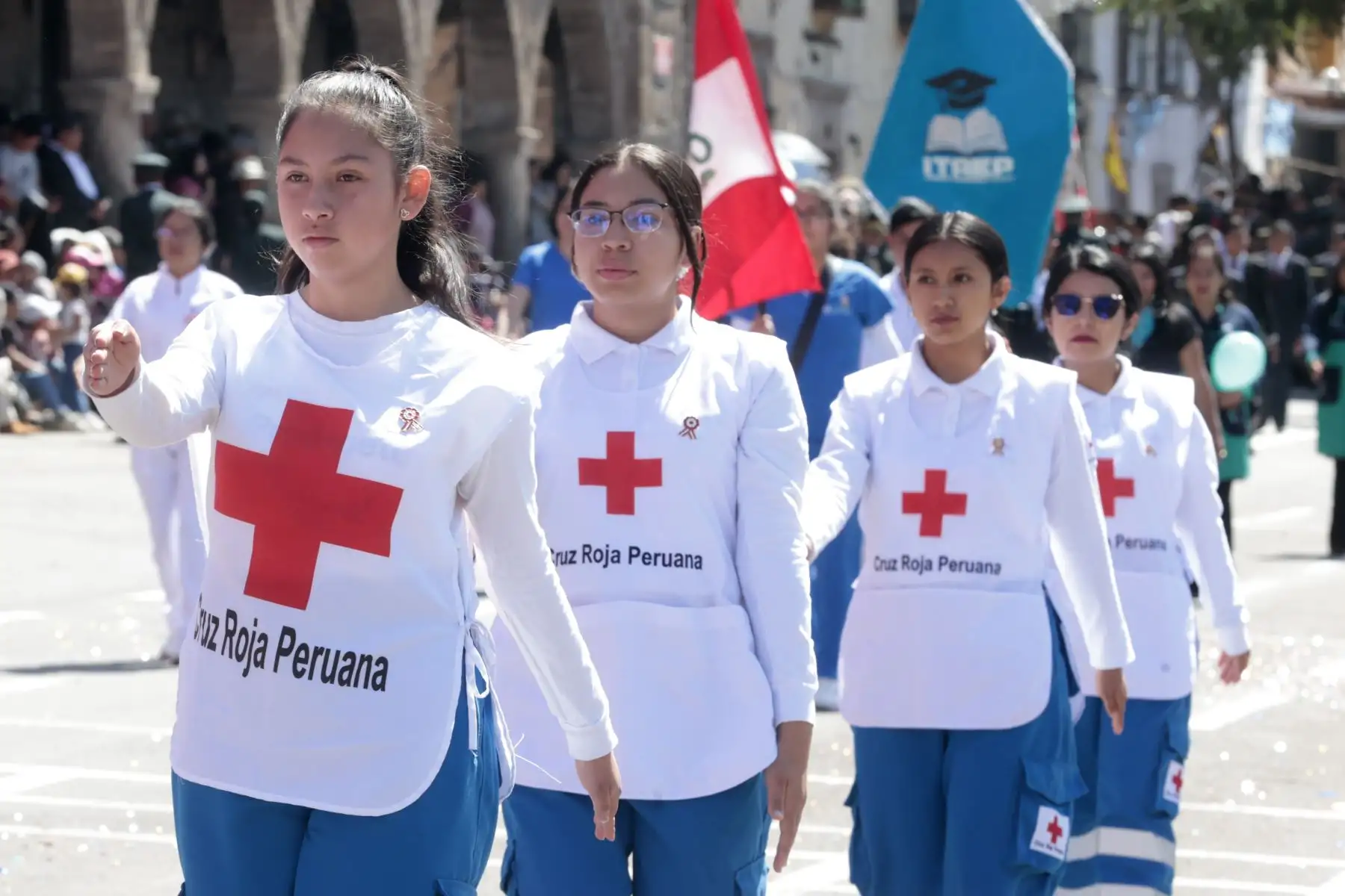Desfile patriótico al Bicentenario, se inicio con los Colegios ganadores, Instituciones Públicas y la fuerza Armada en Ayacucho. Foto: ANDINA/Vidal Tarqui