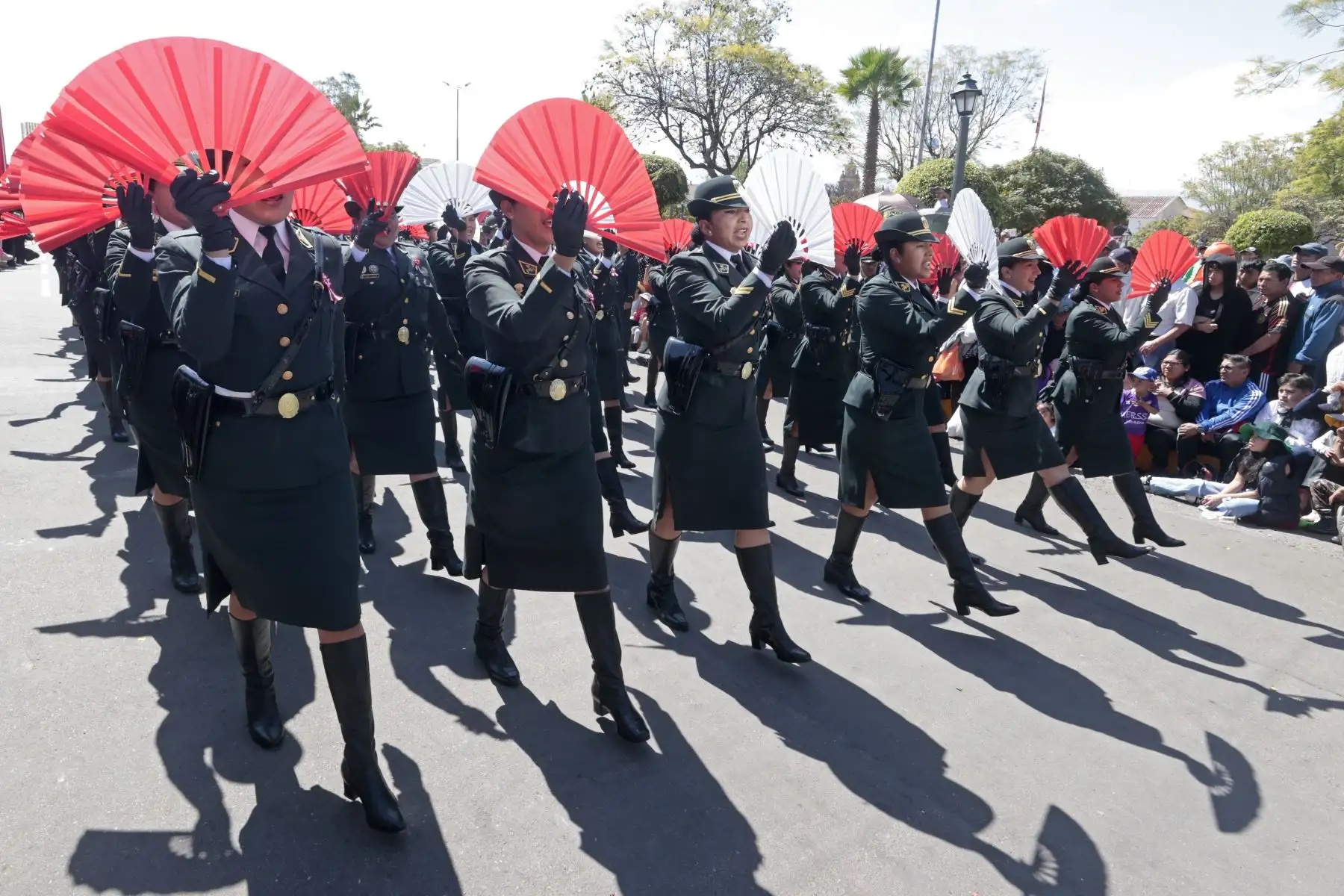 Desfile patriótico al Bicentenario, se inicio con los Colegios ganadores, Instituciones Públicas y la fuerza Armada en Ayacucho. Foto: ANDINA/Vidal Tarqui