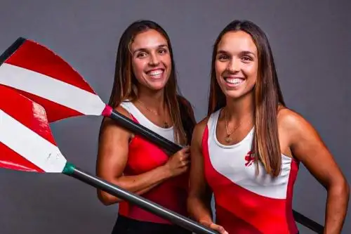 Alexia Palacios y Valeria Palacios.