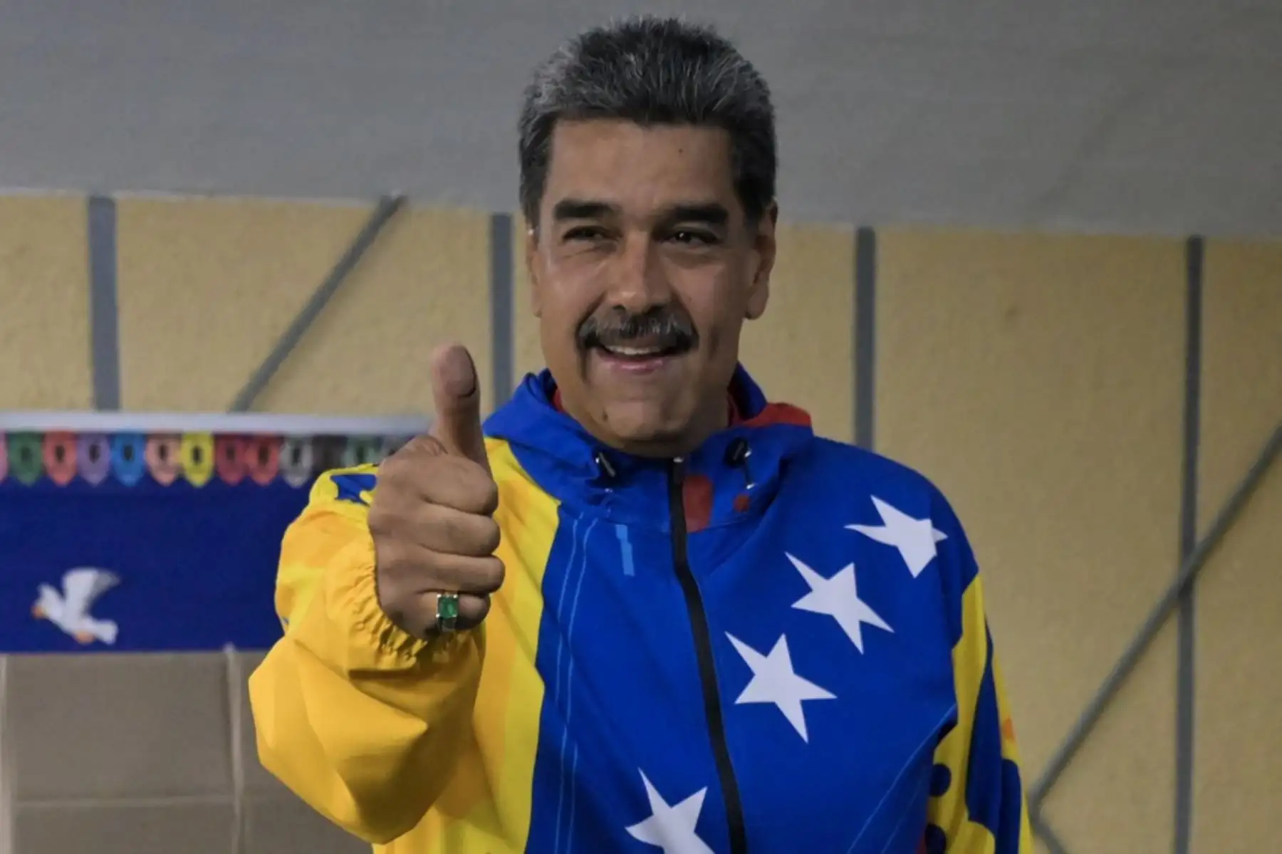 El presidente venezolano y candidato presidencial, Nicolás Maduro, vota durante las elecciones presidenciales en Caracas el 28 de julio de 2024. Foto: AFP