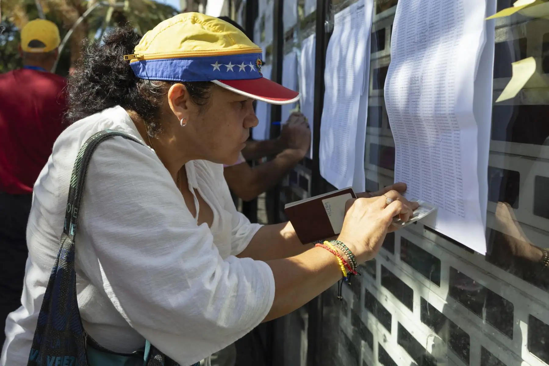 Venezolanos ejercen su voto para las elecciones presidenciales. Foto: EFE