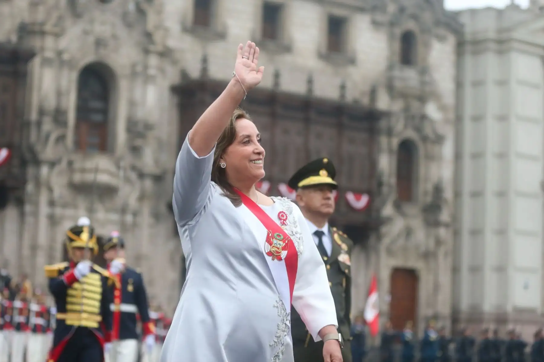 La presidenta de la República, Dina Boluarte, retorna a Palacio de Gobierno al termino de la misa Te Deum durante el Día de la Independencia de Perú en Lima. Foto: ANDINA/ Prensa Presidencia