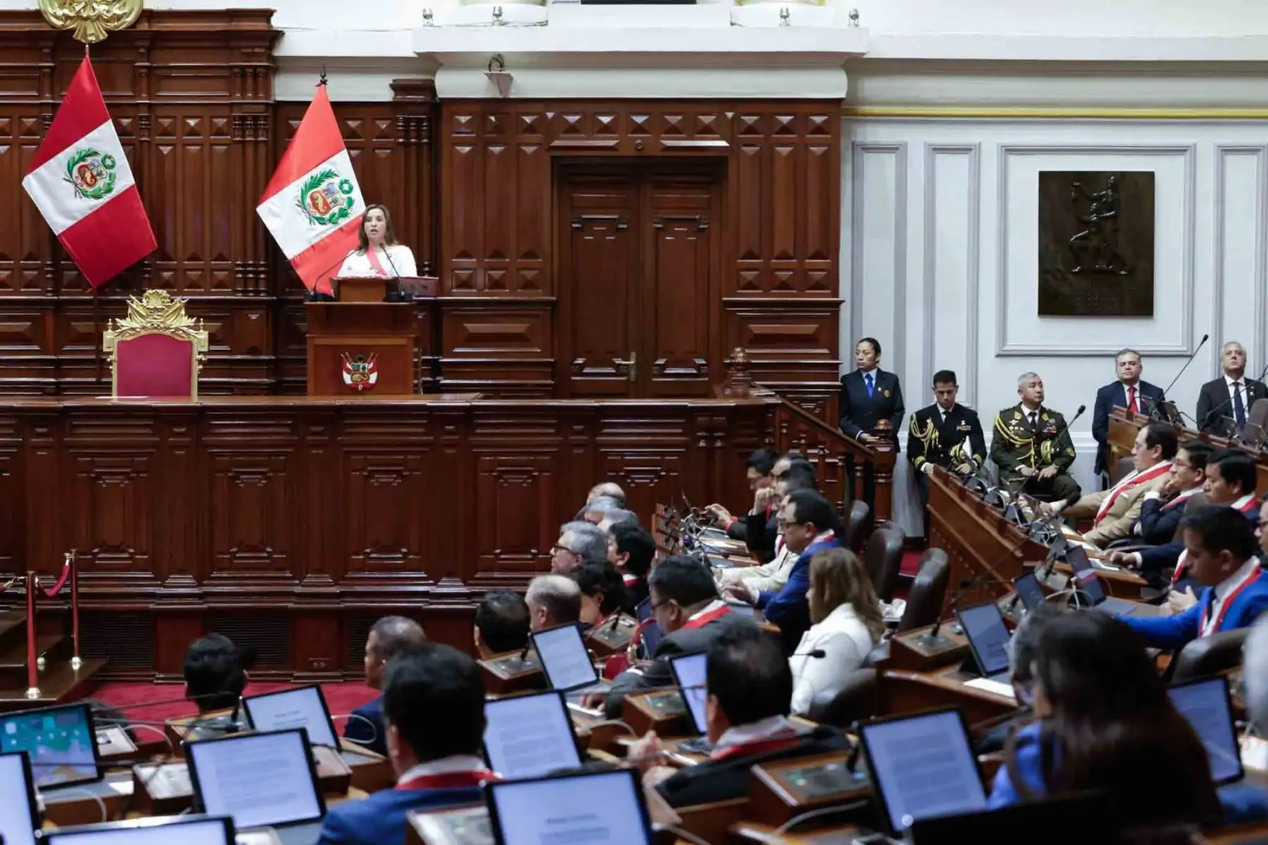 La presidenta Dina Boluarte se dirige al país en un mensaje a la Nación como parte de las actividades previstas con ocasión del 203° Aniversario de la Proclamación de la Independencia Nacional. Foto: ANDINA/ Luis Iparraguirre
