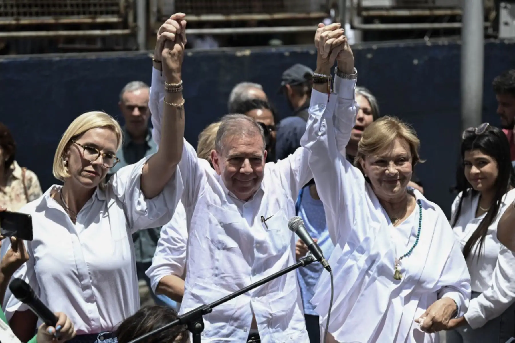 Líder opositor venezolano Edmundo González (centro), en imagen de julio del 2024. Foto: AFP