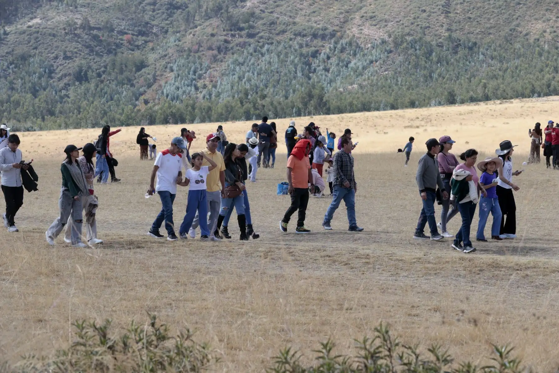 En el día de la Patria, 28 de julio gran cantidad de cuidadanos visitaron el Santuario Histórico de la Pampa de Ayacucho, lugar donde el 9 de diciembre de 1824 se sello la independencia del Peru y de  Sudamerica. Familias enteras de diversas parte del país llegaron a conocer el lugar donde las tropas peruanas vencieron a las españolas. Las fotos y selfies con el fondo del obelisco abundaron por llevarse un buen recuerdo.
Foto: ANDINA/Vidal Tarqui