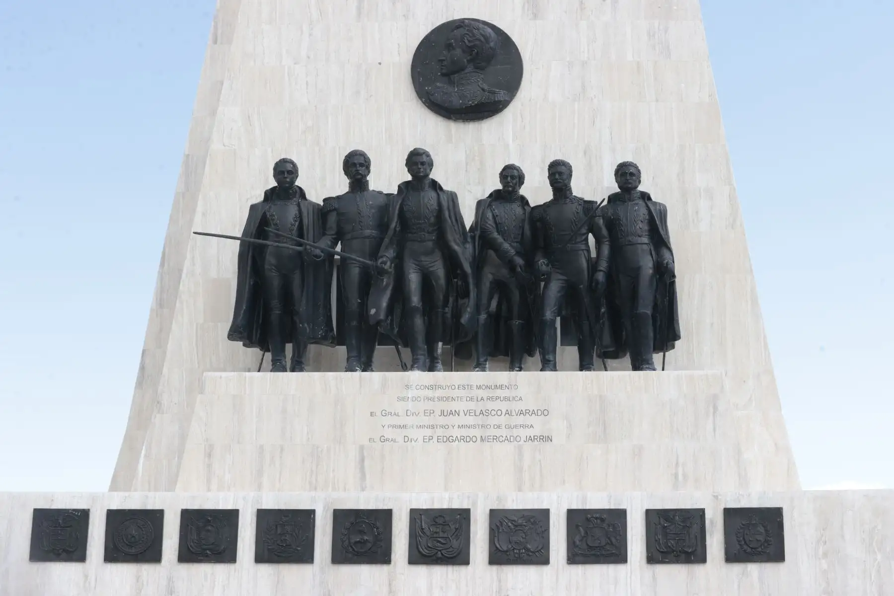 En el día de la Patria, 28 de julio gran cantidad de cuidadanos visitaron el Santuario Histórico de la Pampa de Ayacucho, lugar donde el 9 de diciembre de 1824 se sello la independencia del Peru y de  Sudamerica. Familias enteras de diversas parte del país llegaron a conocer el lugar donde las tropas peruanas vencieron a las españolas. Las fotos y selfies con el fondo del obelisco abundaron por llevarse un buen recuerdo.
Foto: ANDINA/Vidal Tarqui