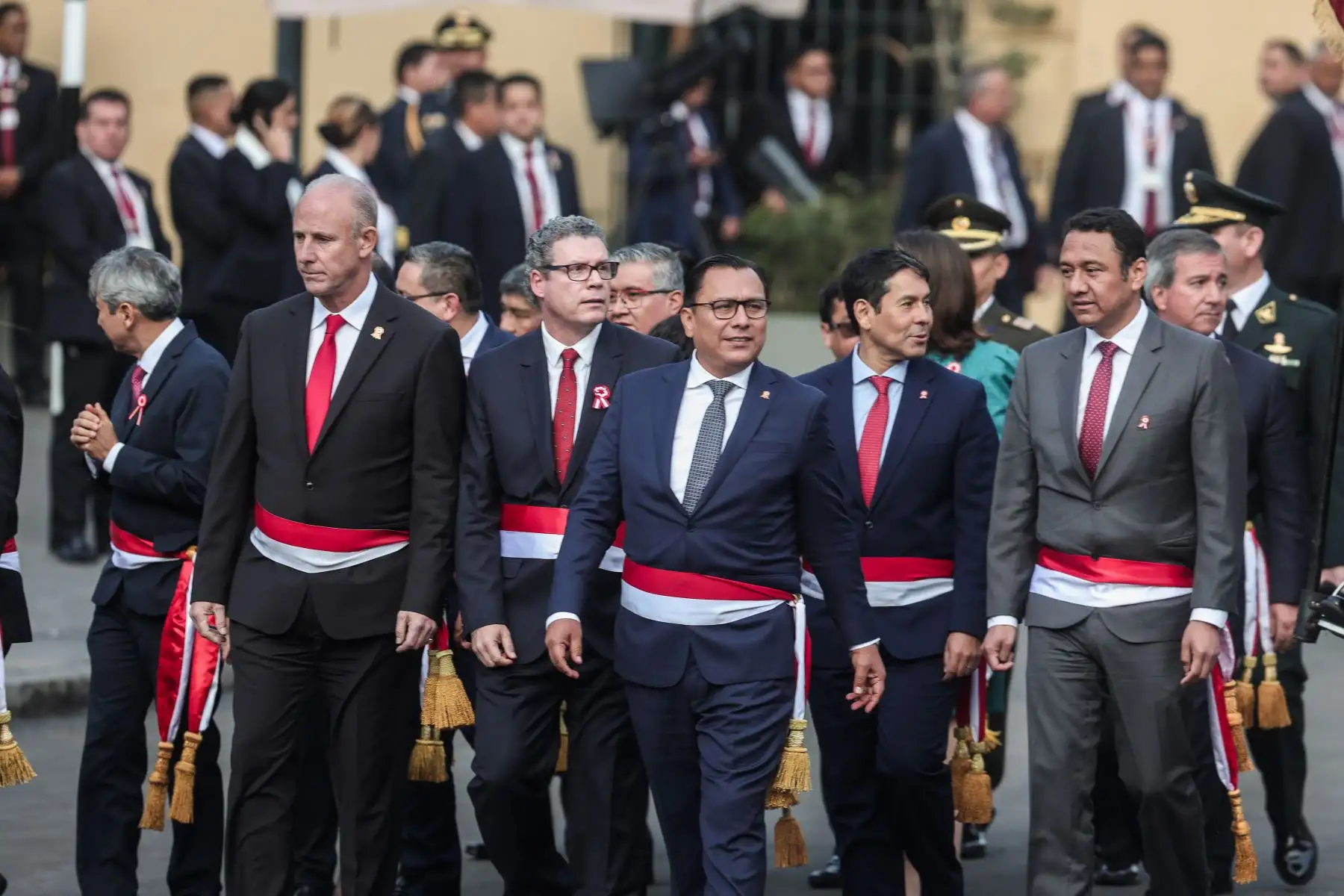 Ministros de Estado se despiden en los exteriores de Palacio de Gobierno de regreso luego del tradicional mensaje a la Nación durante el Día de la Independencia de Perú en Lima. Foto: ANDINA/ Connie Calderón