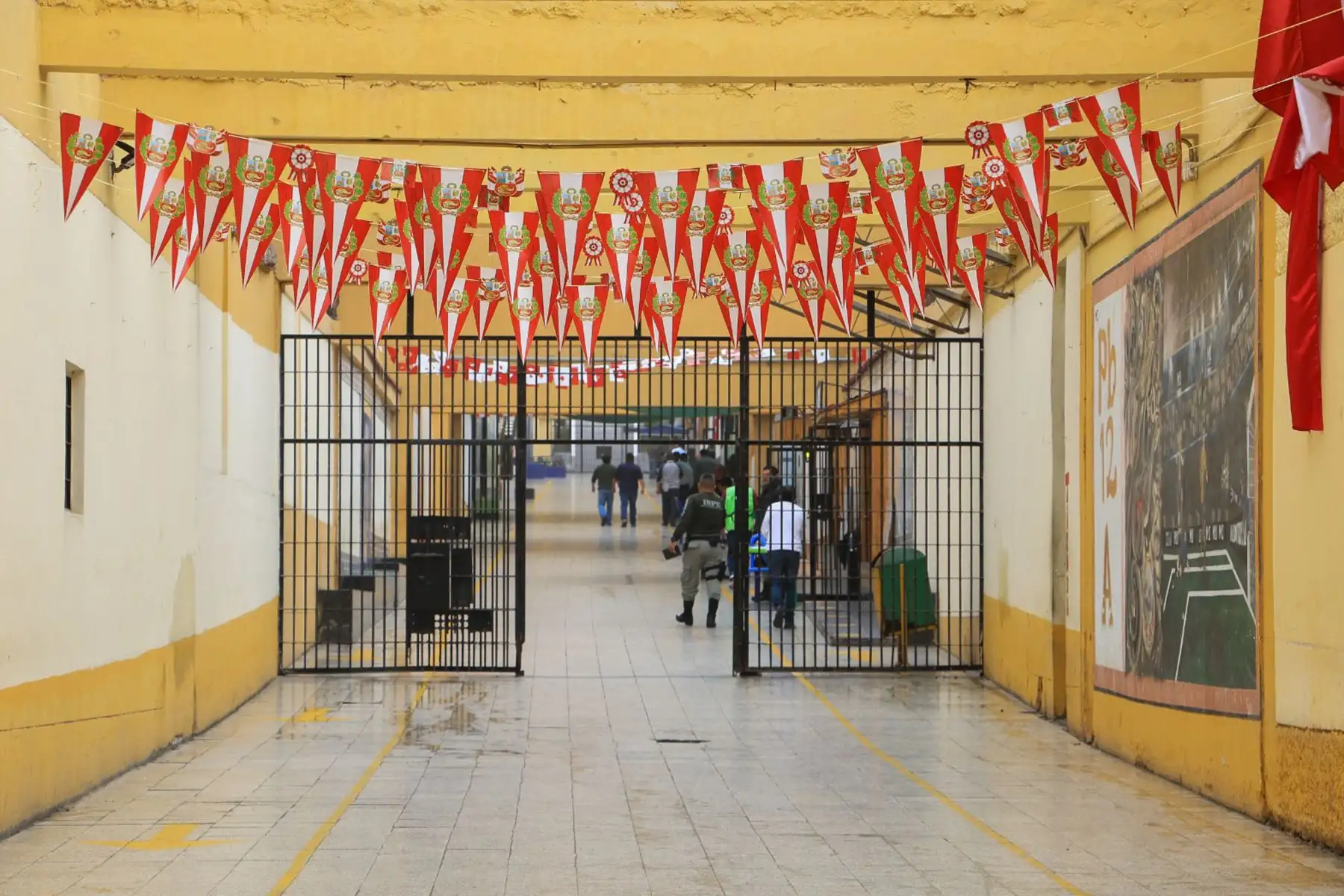 En el 203º Aniversario de la Proclamación de la Independencia Nacional, el discurso de la presidenta Dina Boluarte llegó a los internos del Penal de Lurigancho, brindando un mensaje de unidad y esperanza.
Foto: ANDINA/ Prensa Presidencia