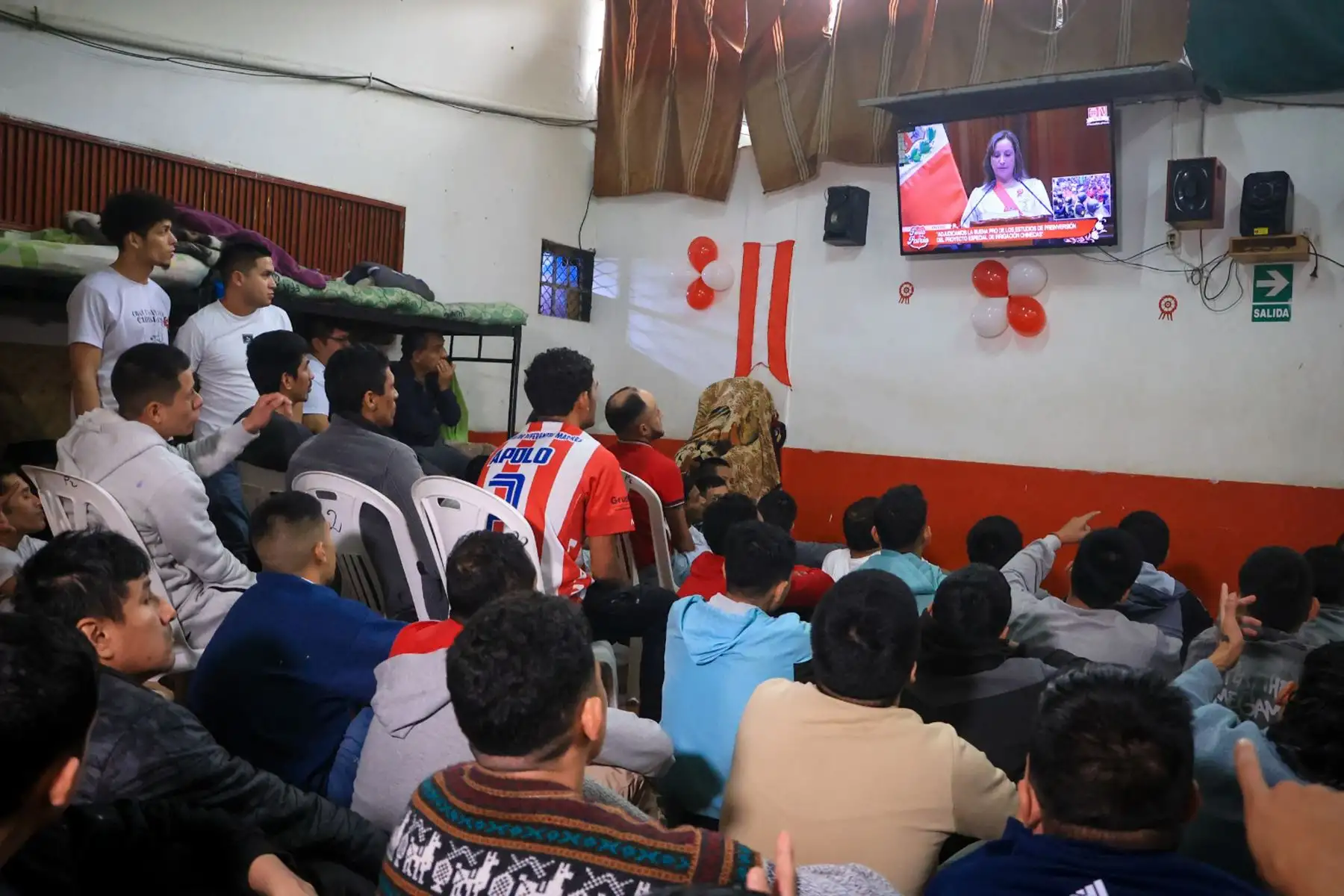 En el 203º Aniversario de la Proclamación de la Independencia Nacional, el discurso de la presidenta Dina Boluarte llegó a los internos del Penal de Lurigancho, brindando un mensaje de unidad y esperanza.
Foto: ANDINA/ Prensa Presidencia