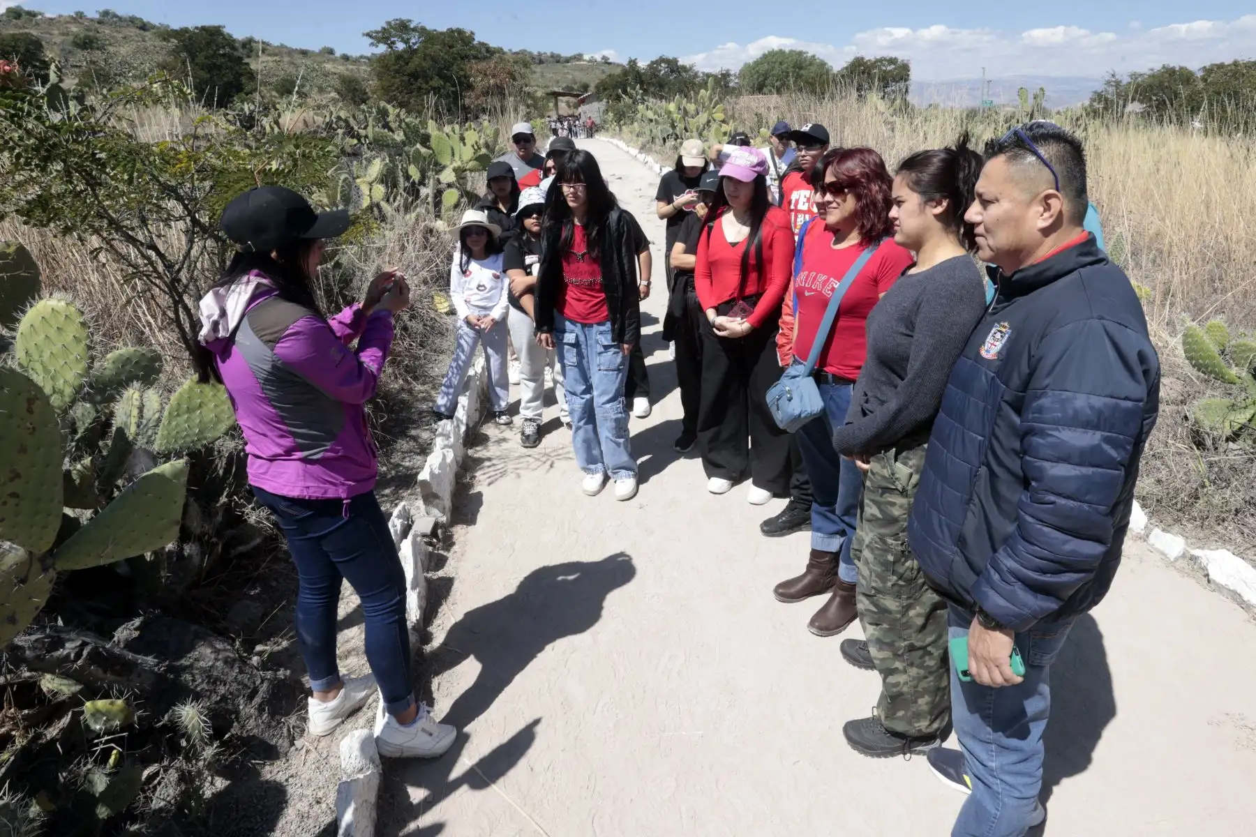En el día de la Patria, 28 de julio gran cantidad de cuidadanos visitaron al Santuario Histórico Cultura Wari. Familias enteras de diversas parte del país llegaron a conocer el lugar histórico. abundaron para llevarse un buen recuerdo.
Foto: ANDINA/Vidal Tarqui