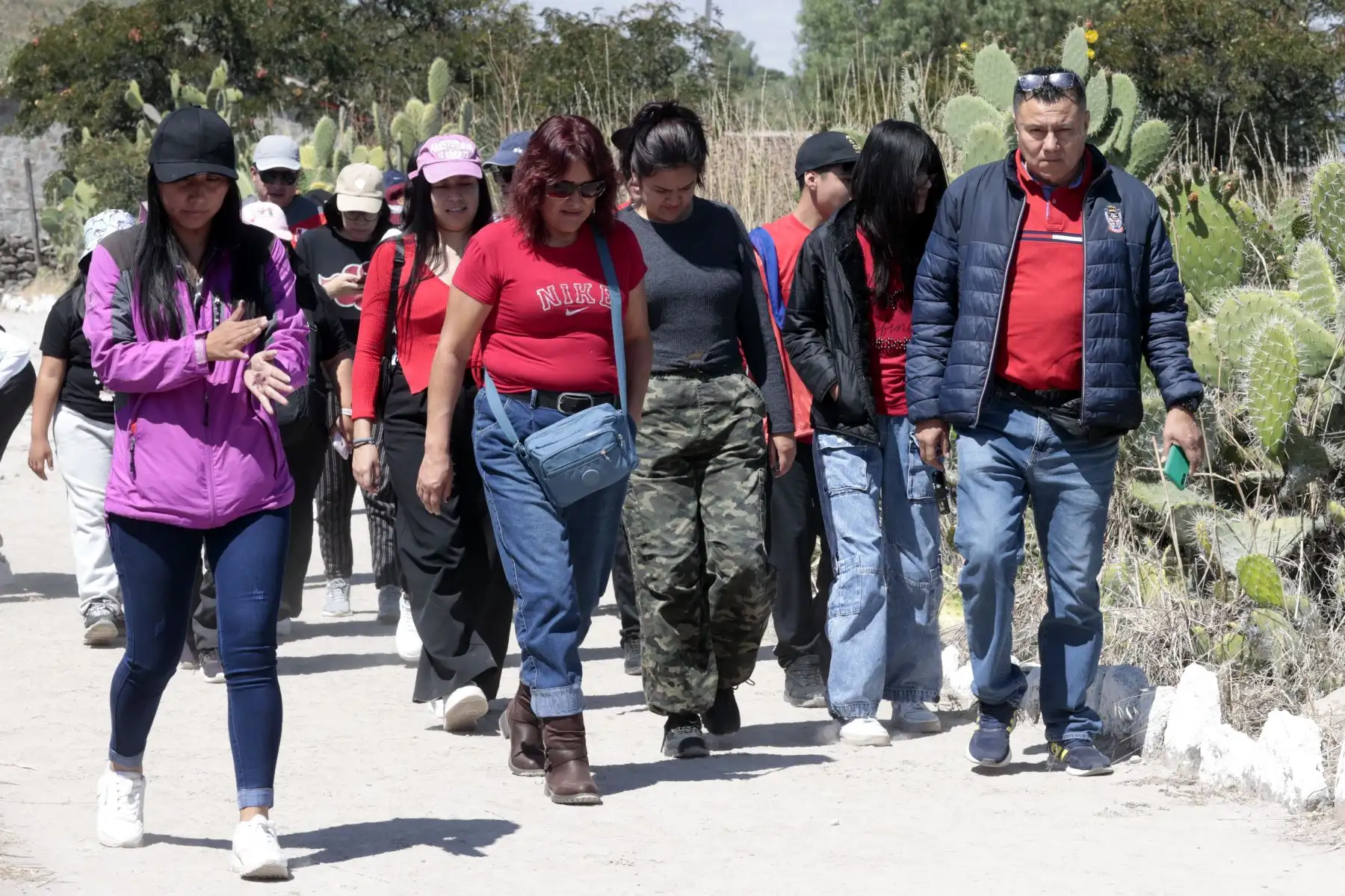 En el día de la Patria, 28 de julio gran cantidad de cuidadanos visitaron al Santuario Histórico Cultura Wari. Familias enteras de diversas parte del país llegaron a conocer el lugar histórico. abundaron para llevarse un buen recuerdo.
Foto: ANDINA/Vidal Tarqui