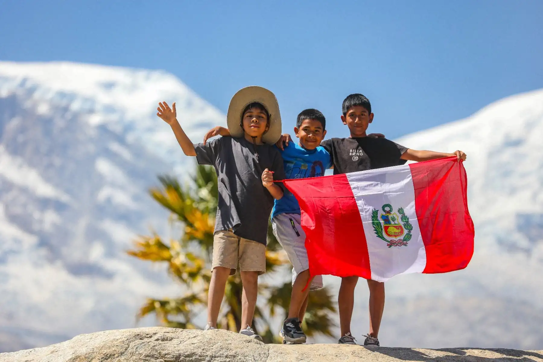 En el corazón de la Cordillera Blanca , el pequeño pueblo de Yungay se transforma cada 28 de julio en un vibrante mosaico de cultura y tradición. Con motivo de las Fiestas Patrias, decenas de personas de todas partes del país y el extranjero llegan para ser parte de esta celebración única.
Foto: ANDINA/Prensa Presidencia