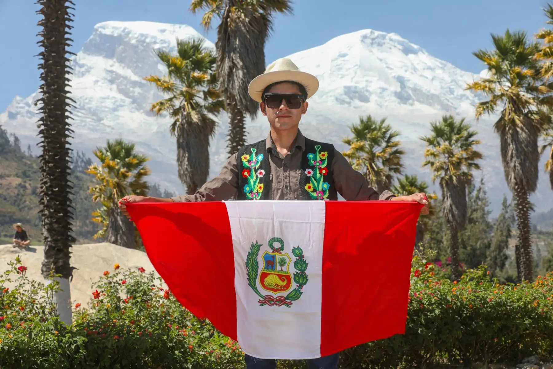 En el corazón de la Cordillera Blanca , el pequeño pueblo de Yungay se transforma cada 28 de julio en un vibrante mosaico de cultura y tradición. Con motivo de las Fiestas Patrias, decenas de personas de todas partes del país y el extranjero llegan para ser parte de esta celebración única.
Foto: ANDINA/Prensa Presidencia