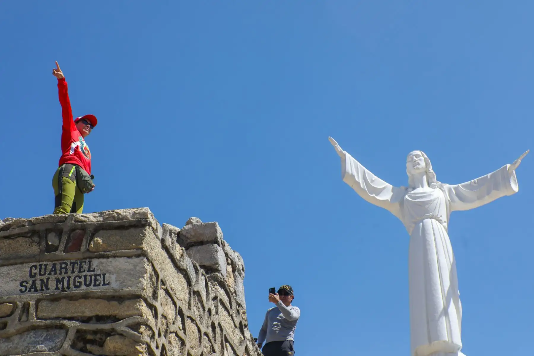 En el corazón de la Cordillera Blanca , el pequeño pueblo de Yungay se transforma cada 28 de julio en un vibrante mosaico de cultura y tradición. Con motivo de las Fiestas Patrias, decenas de personas de todas partes del país y el extranjero llegan para ser parte de esta celebración única.
Foto: ANDINA/Prensa Presidencia