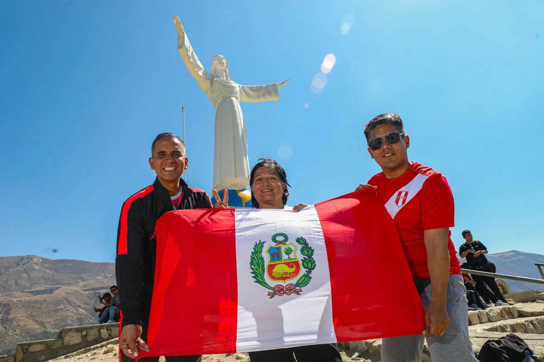 En el corazón de la Cordillera Blanca , el pequeño pueblo de Yungay se transforma cada 28 de julio en un vibrante mosaico de cultura y tradición. Con motivo de las Fiestas Patrias, decenas de personas de todas partes del país y el extranjero llegan para ser parte de esta celebración única.
Foto: ANDINA/Prensa Presidencia