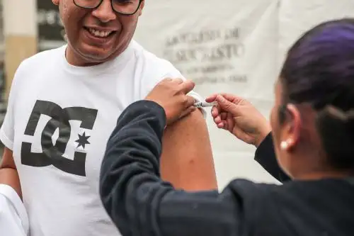Sobre los grupos etarios más vulnerables de enfermarse por IRA, César Munayco, director general del CDC, indicó que toda la población está expuesta a contagiarse de alguna infección respiratoria, sin embargo, hay que tener mucho cuidado con los niños menores de 5 años, adultos mayores y personas con comorbilidades, ya que pueden complicarse.ANDINA
