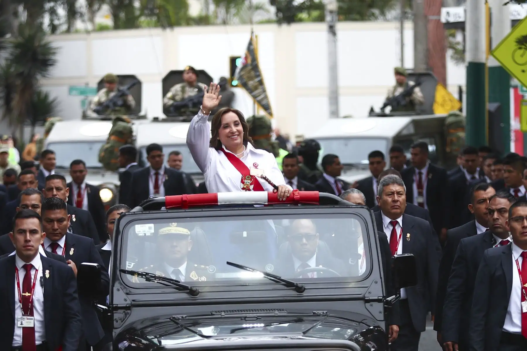 Presidenta de la República, Dina Boluarte llega a la Gran Parada y Desfile Cívico Militar por el 203° aniversario de la Independencia Nacional del Perú. Foto: ANDINA/Prensa Presidencia