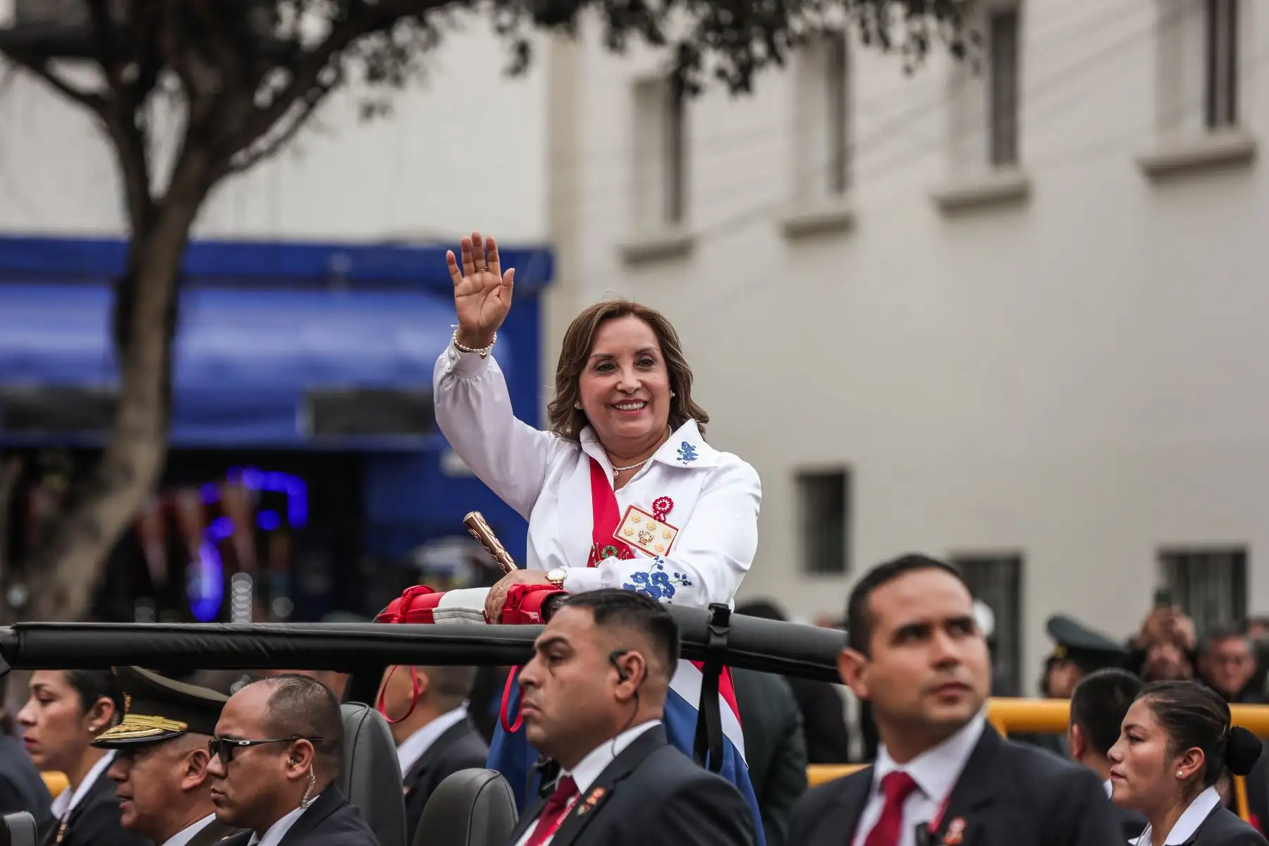 Presidenta Dina Boluarte se dirige a la Gran Parada y Desfile Cívico Militar. Foto: ANDINA/ Connie Calderon