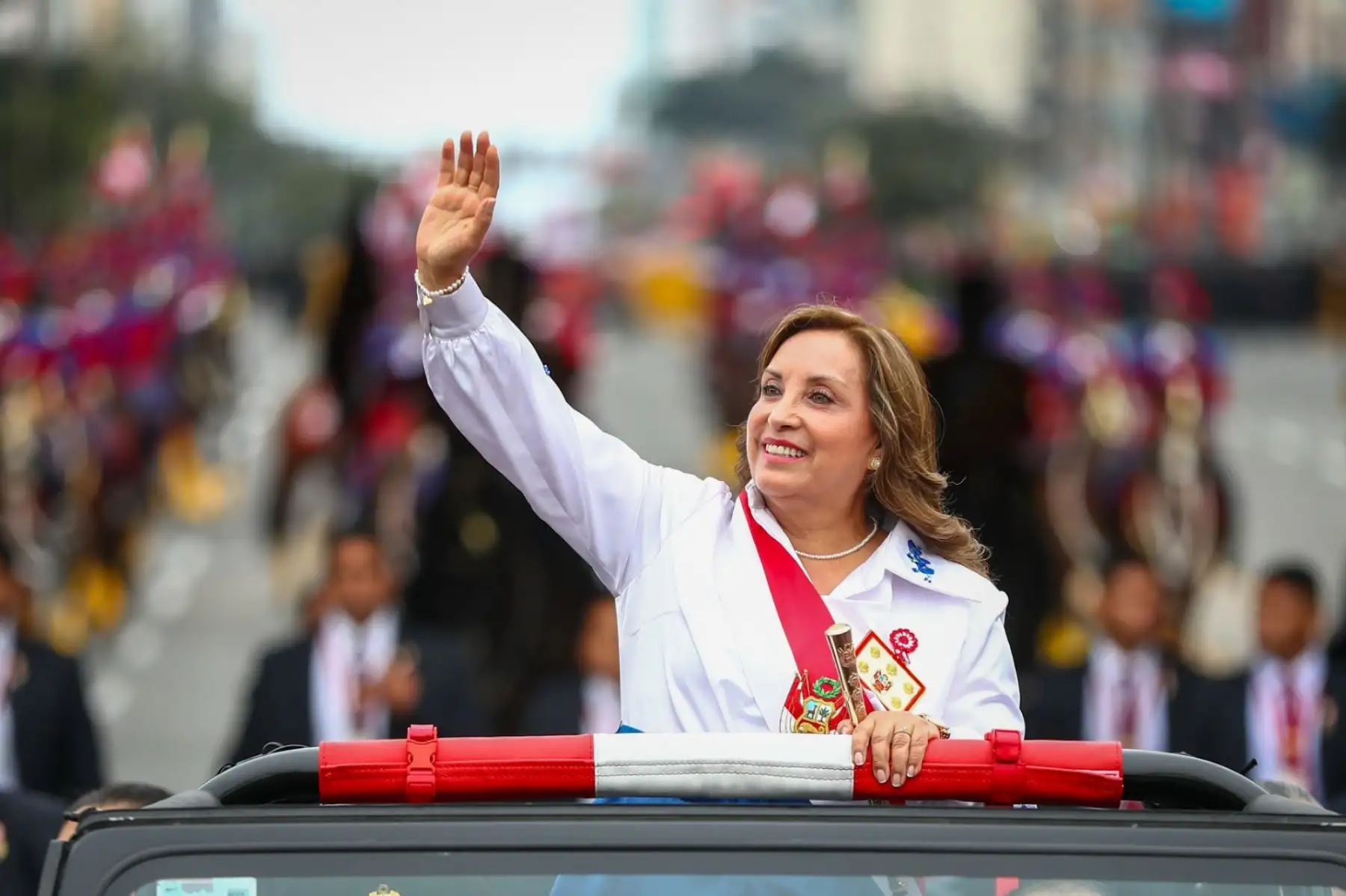 Presidenta de la República, Dina Boluarte llega a la Gran Parada y Desfile Cívico Militar por el 203° aniversario de la Independencia Nacional del Perú. Foto: ANDINA/Prensa Presidencia