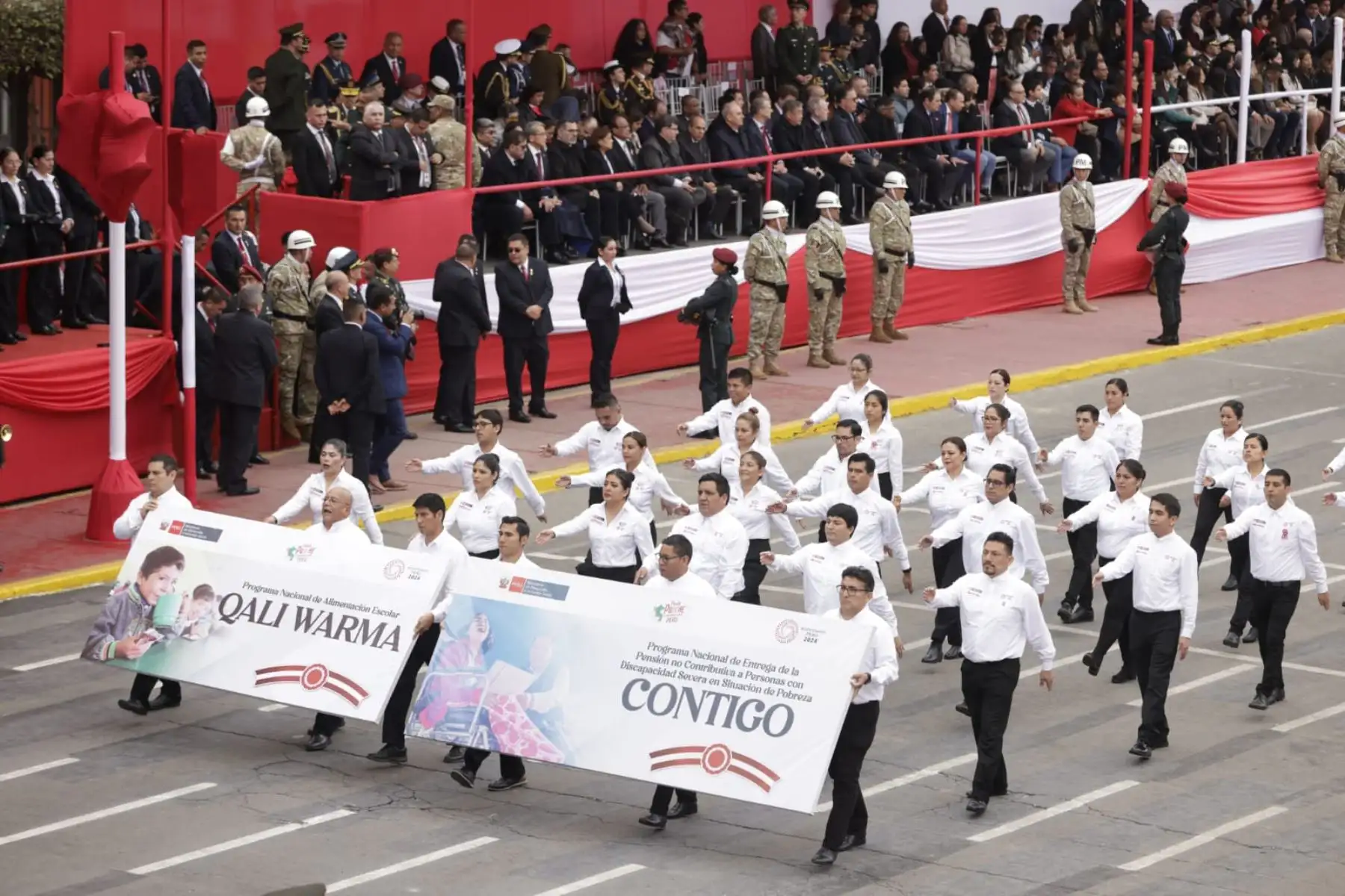 Programas Qali Warma y Contigo en la Gran Parada y Desfile Cívico Militar 2024 como parte de los actos conmemorativos por el 203° aniversario de la Independencia del Perú.
Foto: ANDINA/ Luis Iparraguirre