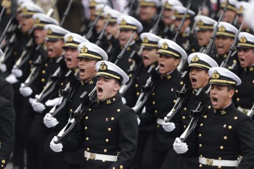 Gran Parada Cívico Militar: la Marina de Guerra emociona al público con su gallardía y paso marcial. Foto: ANDINA/ Luis Iparraguirre