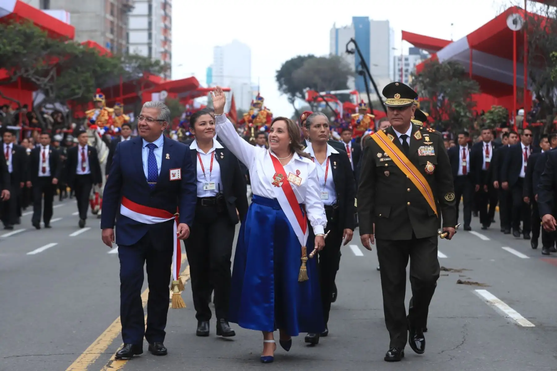 Presidenta de la República, Dina Boluarte se retira tras culminar la Gran Parada y Desfile Cívico Militar. Foto: ANDINA/Prensa Presidencia