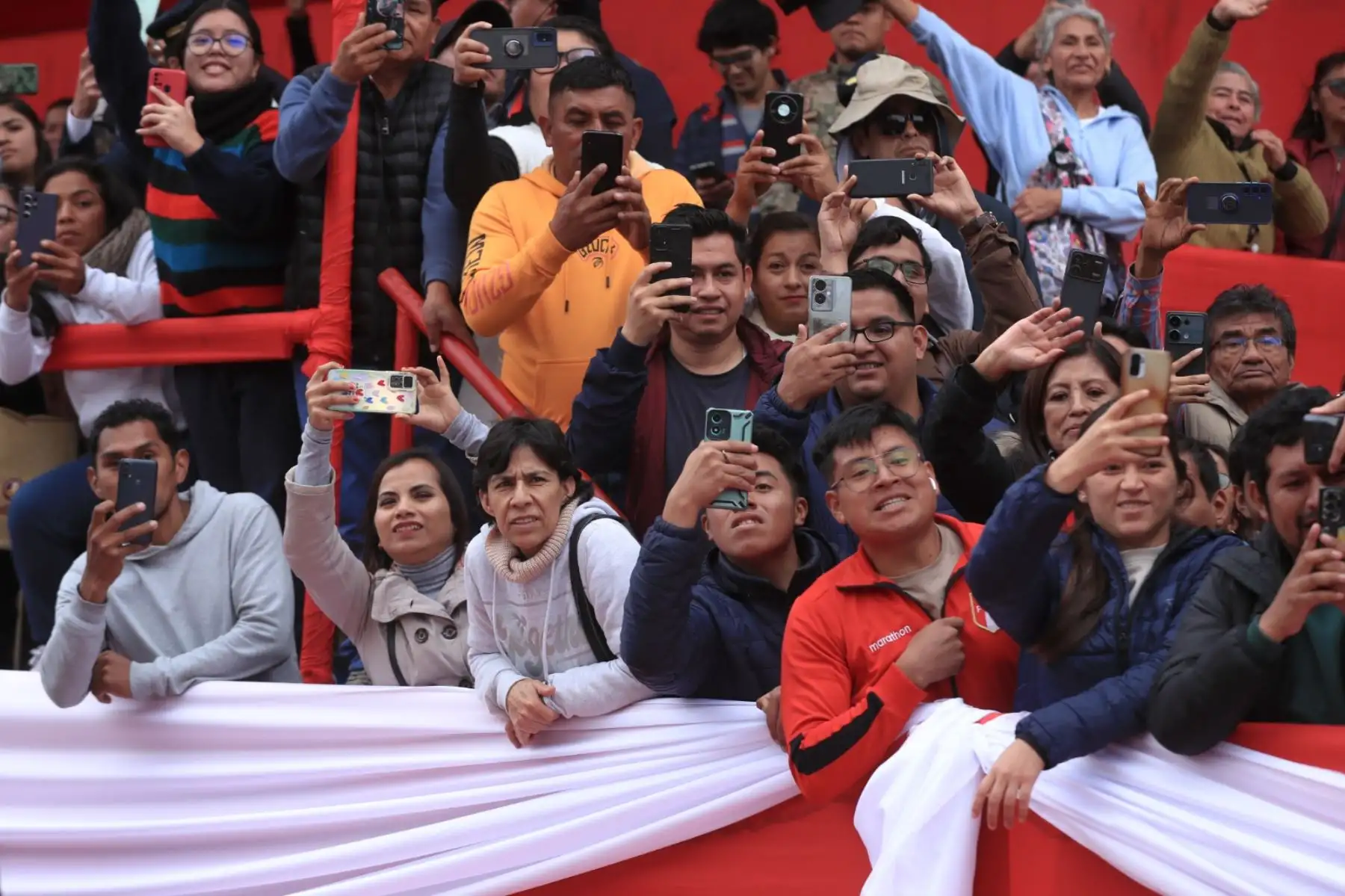 Presidenta de la República, Dina Boluarte se retira tras culminar la Gran Parada y Desfile Cívico Militar. Foto: ANDINA/Prensa Presidencia