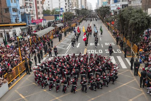 Fiestas Patrias 2024: Miles  de asistentes disfrutan de la  Gran Parada y Desfile Cívico Militar