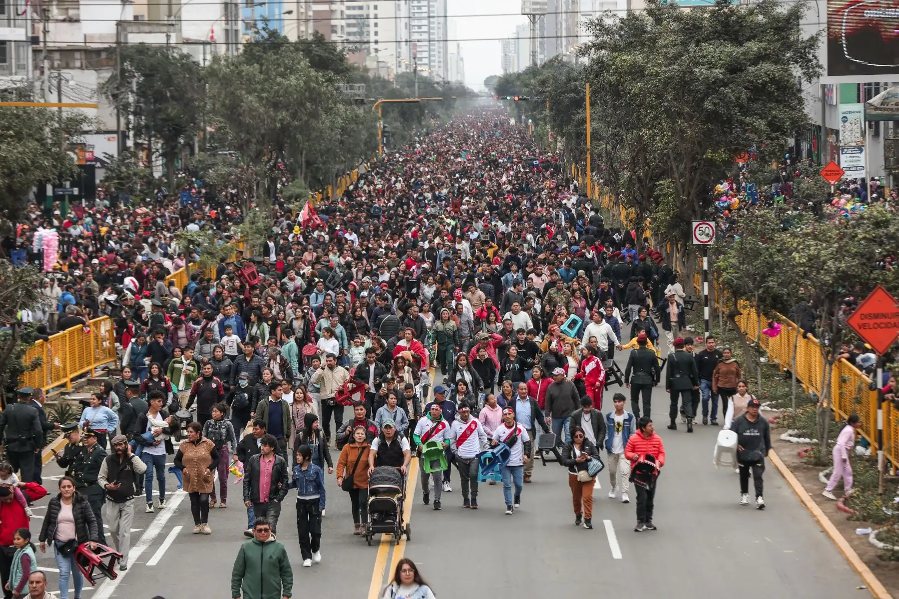 Multitudinaria asistencia a la Gran Parada y Desfile Cívico Militar por Fiestas Patrias 2024. Foto: ANDINA/ Connie Calderon