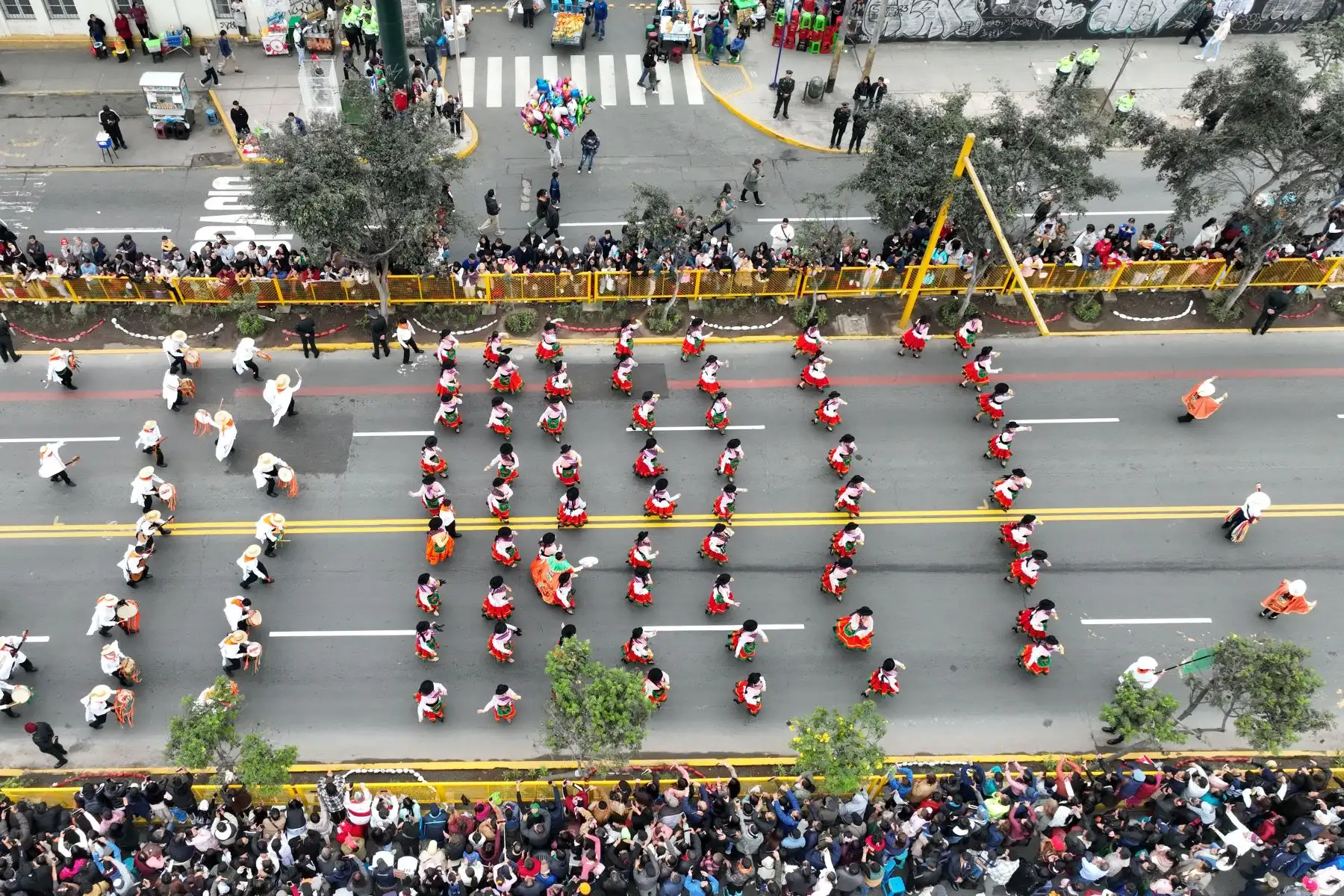 Comparsa cultural y pasacalle dan inicio a la Gran Parada y Desfile Cívico Militar 2024 como parte de los actos conmemorativos por el 203° aniversario de la Independencia del Perú. Foto: ANDINA/Daniel Bracamonte
