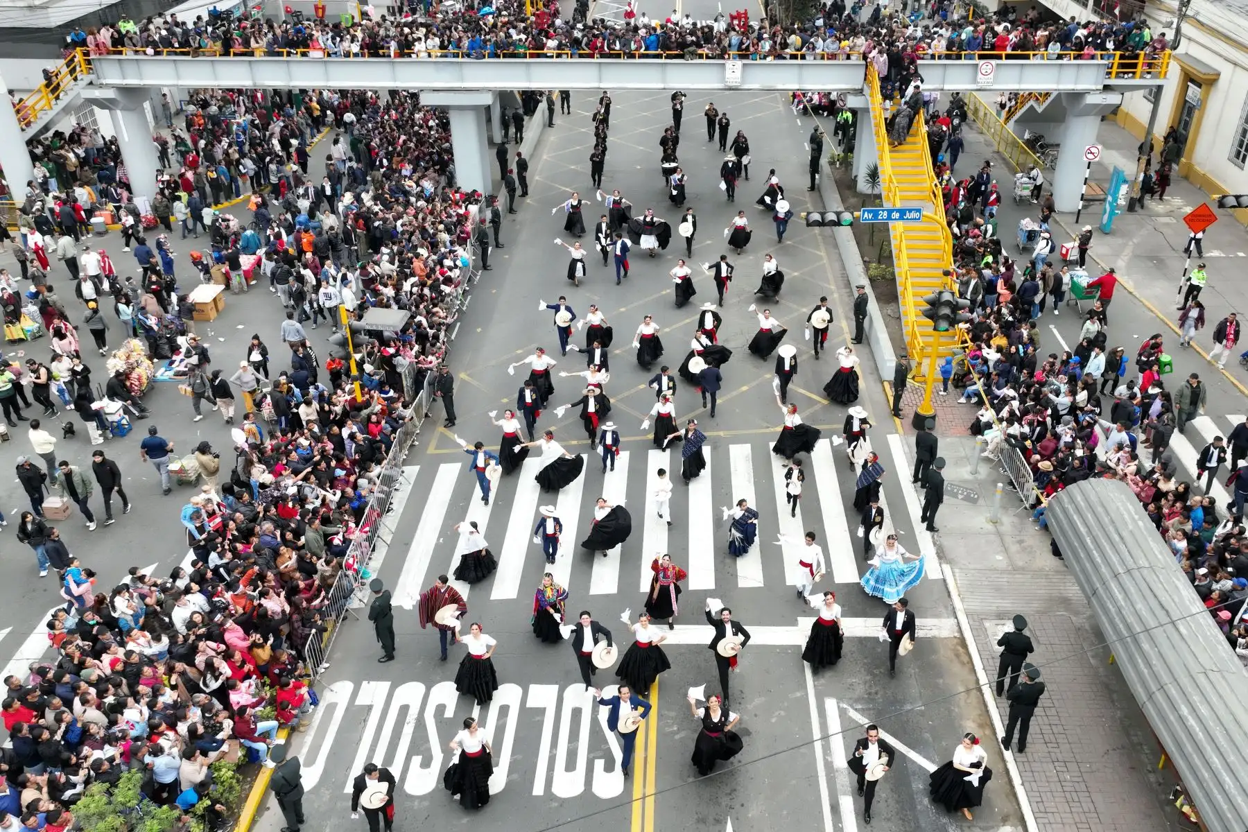 Comparsa cultural y pasacalle dan inicio a la Gran Parada y Desfile Cívico Militar 2024 como parte de los actos conmemorativos por el 203° aniversario de la Independencia del Perú. Foto: ANDINA/Daniel Bracamonte