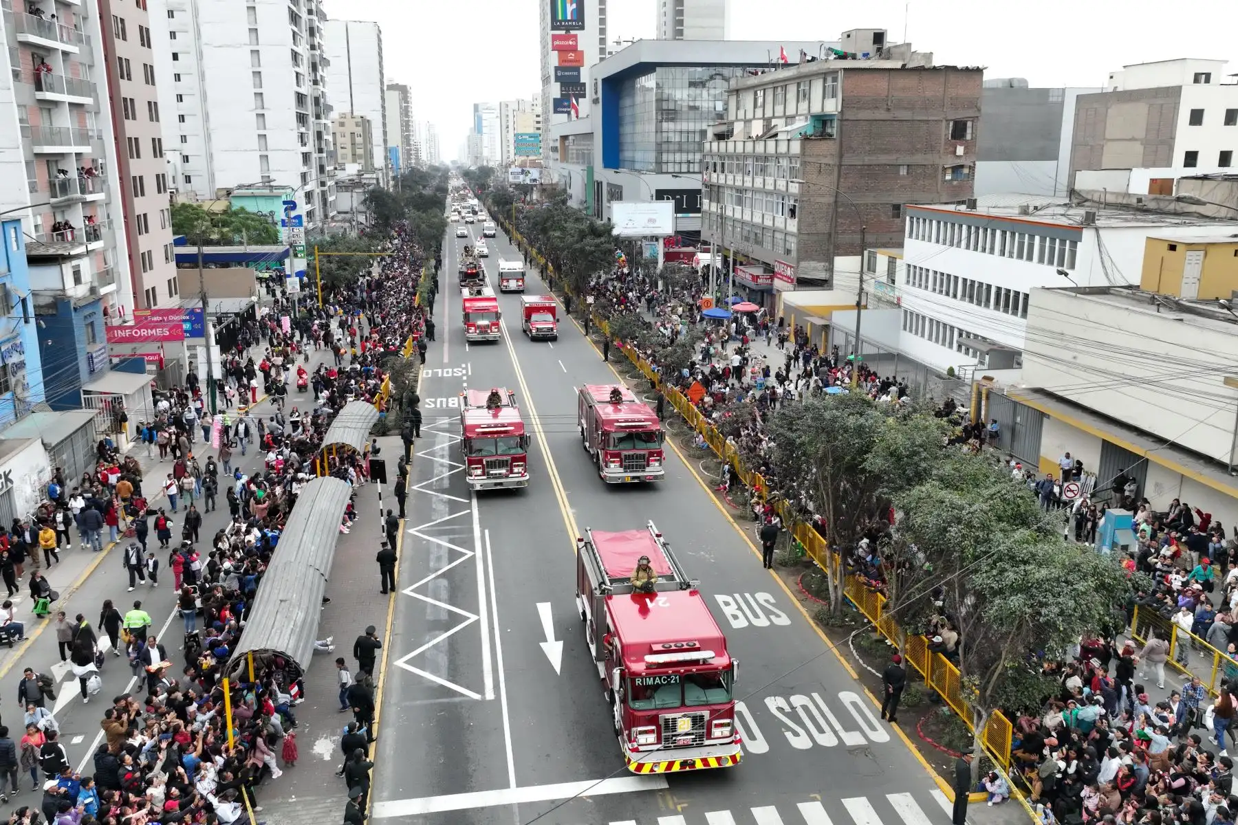 Vehículos militares y de uso civil desfilaron por la avenida Brasil el lunes 29 de julio ante una gran multitud de personas en la Gran Parada y Desfile Cívico Militar por las Fiestas Patrias del Perú. Foto: ANDINA/Daniel Bracamonte