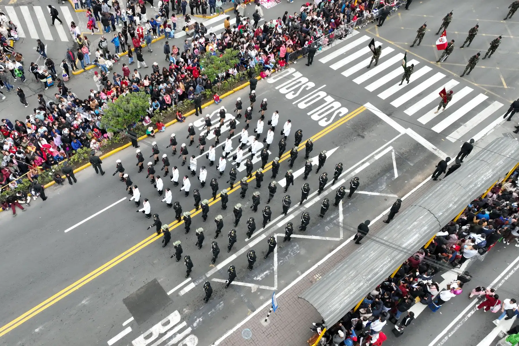 Diversos destacamentos militares y policiales desfilan en la avenida Brasil durante la Gran Parada y Desfile Cívico Militar por las Fiestas Patrias del Perú el lunes 29 de julio. Foto: ANDINA/Daniel Bracamonte