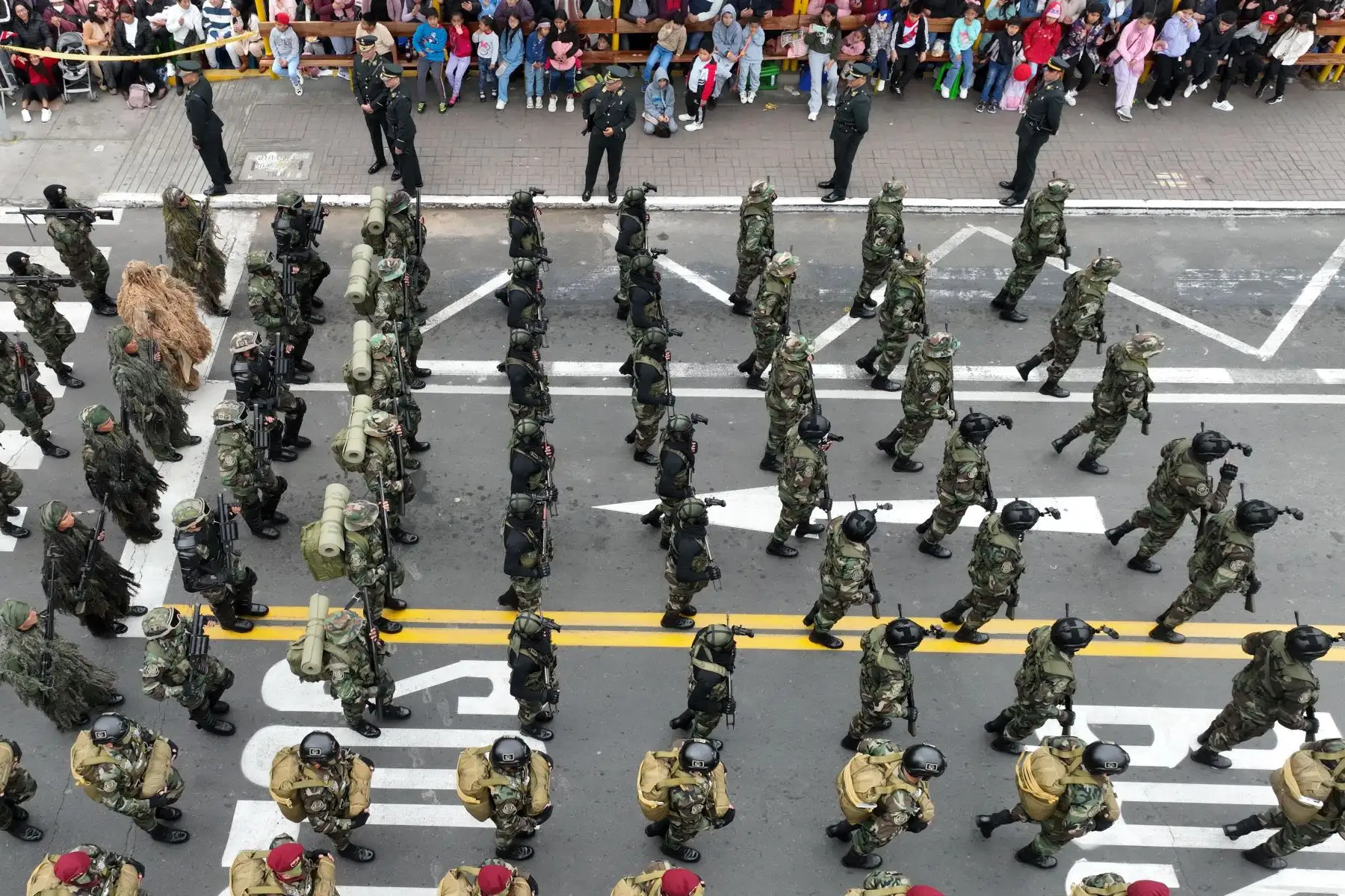 Diversos destacamentos militares y policiales desfilan en la avenida Brasil durante la Gran Parada y Desfile Cívico Militar por las Fiestas Patrias del Perú el lunes 29 de julio. Foto: ANDINA/Daniel Bracamonte