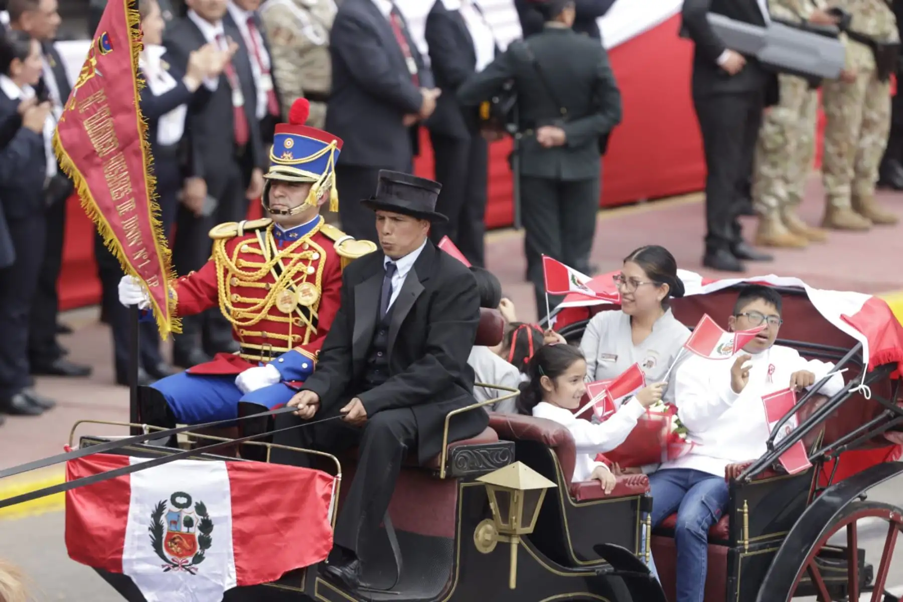 Servicio de Equinoterapia para niños de la PNP hace su paso en la Gran Parada y Desfile Cívico Militar.  Foto: ANDINA/Luis Iparraguirre