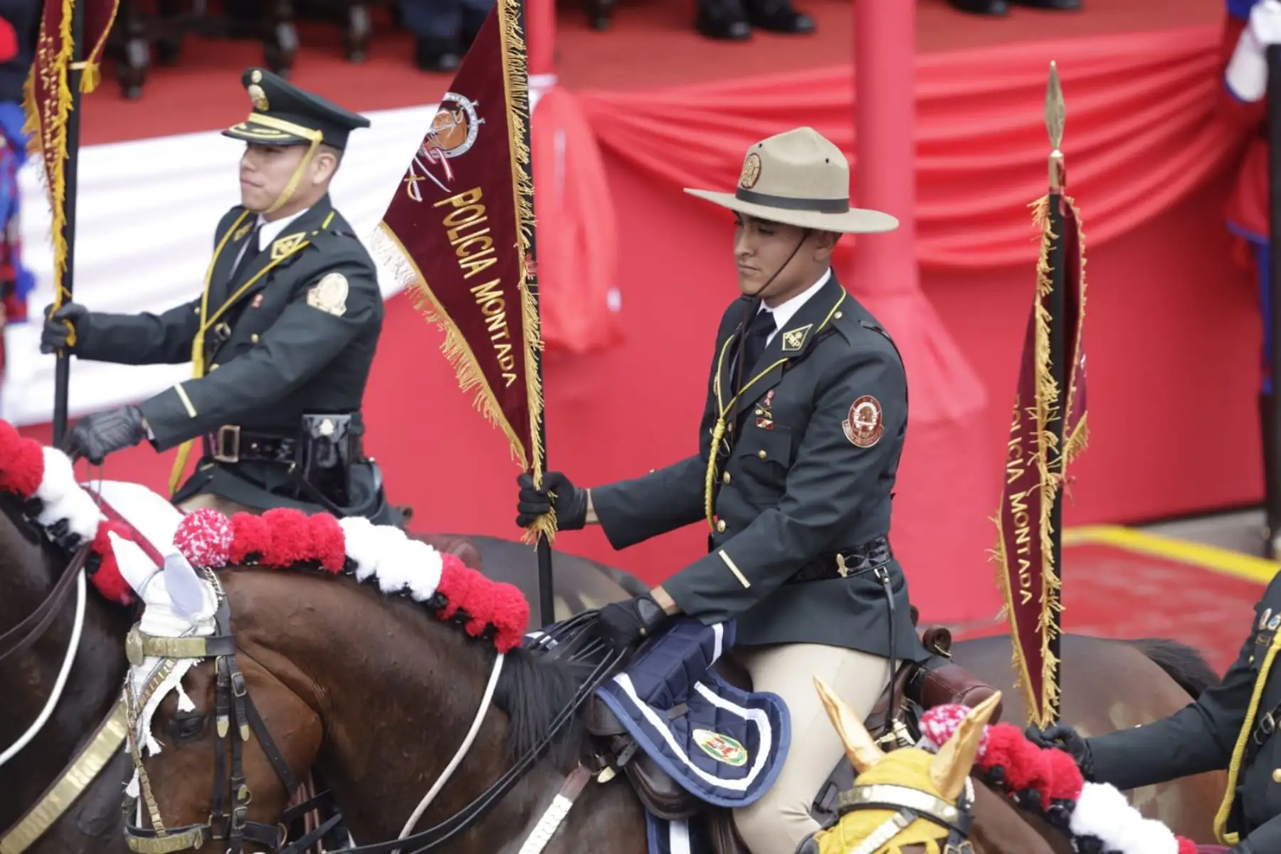 Brigadas de caballería de la Policía Nacional y del Ejercito participan en la Gran Parada y Desfile Cívico Militar.  Foto: ANDINA/Luis Iparraguirre