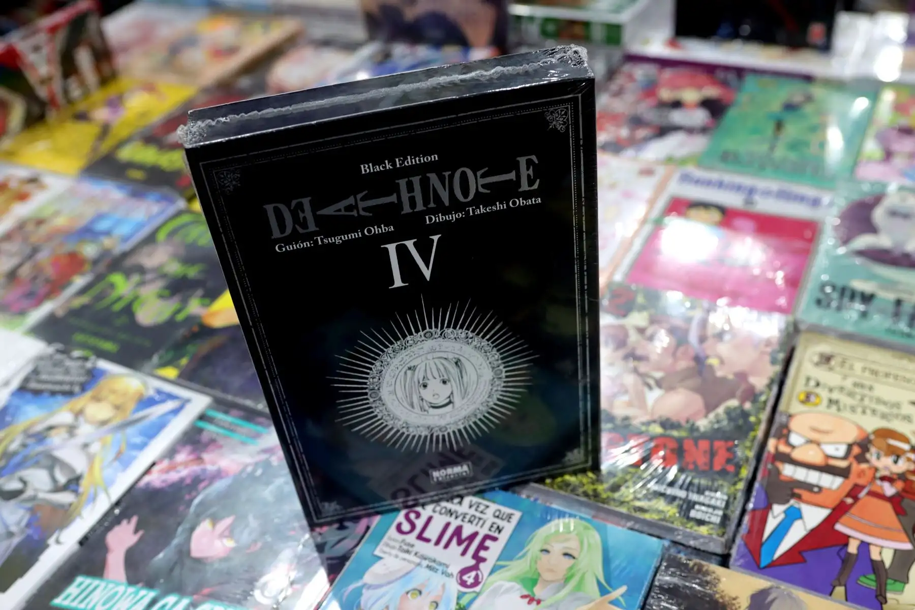 Deathnote, Tokio, Satoshi Tajiri y diversidad de libros se ofrecen en el stand de Lancom.Feria Internacional del Libro de Lima. Foto: ANDINA / Lino Chipana.